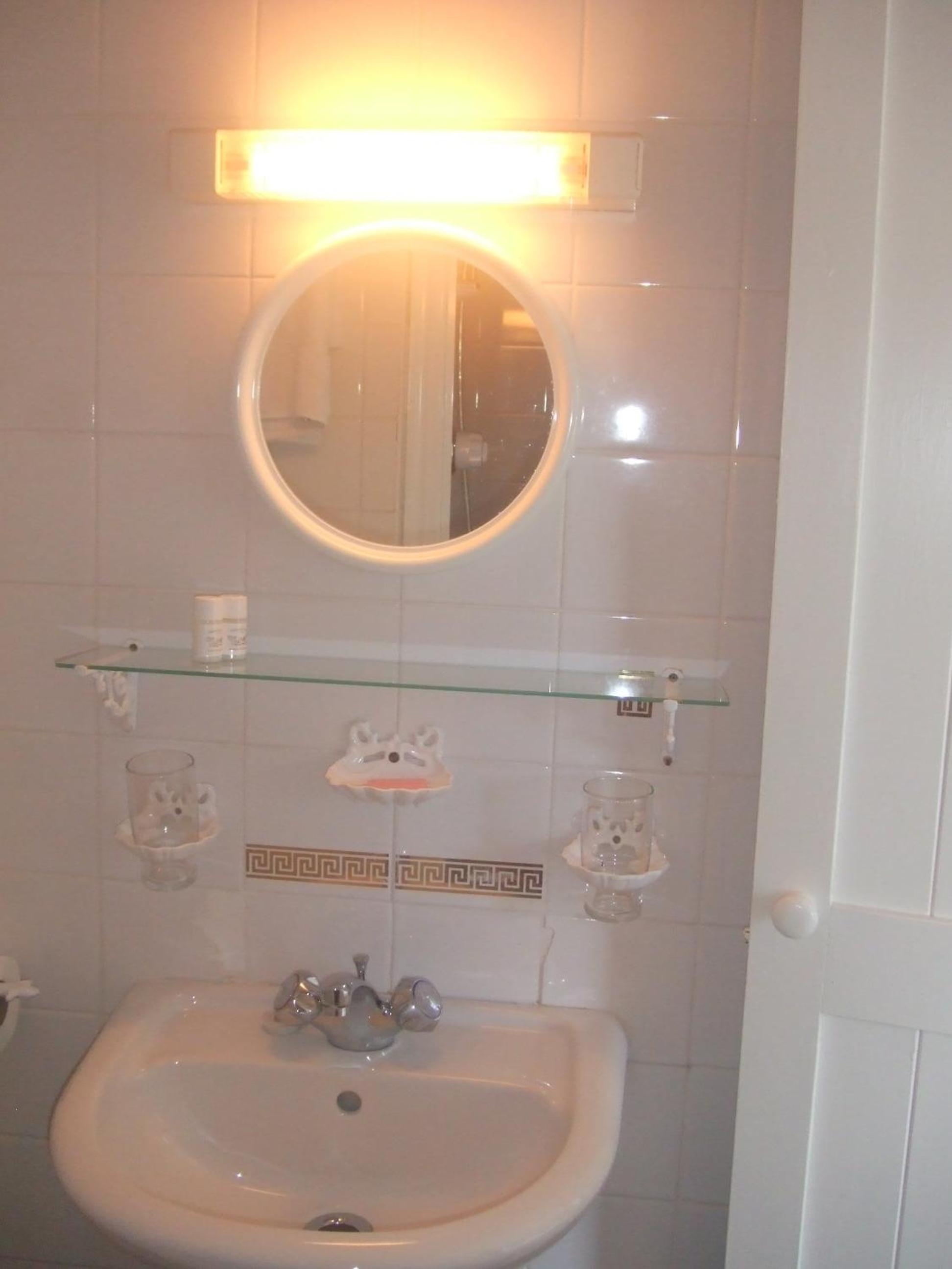 Double Room - Photo 4