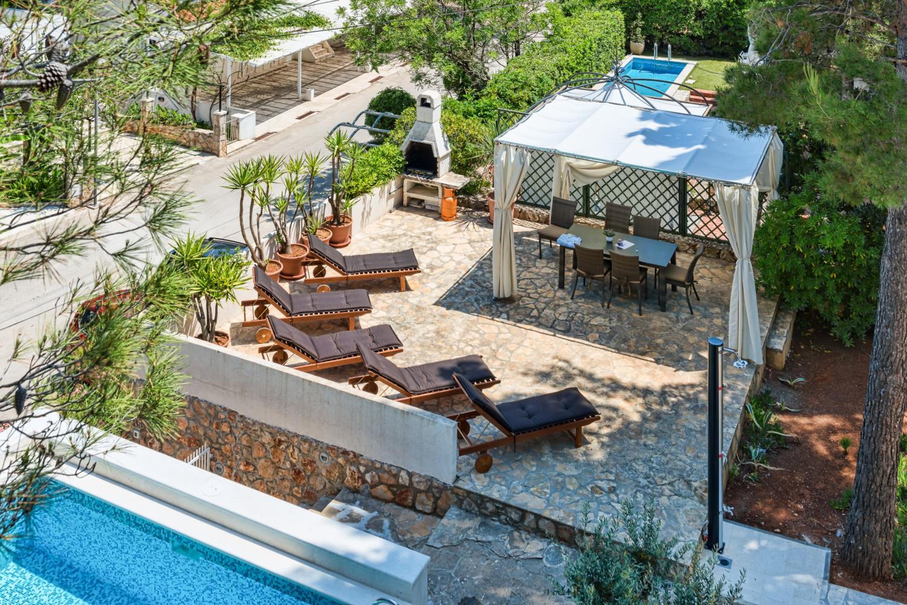 Apartment with Balcony and Sea View photo 2