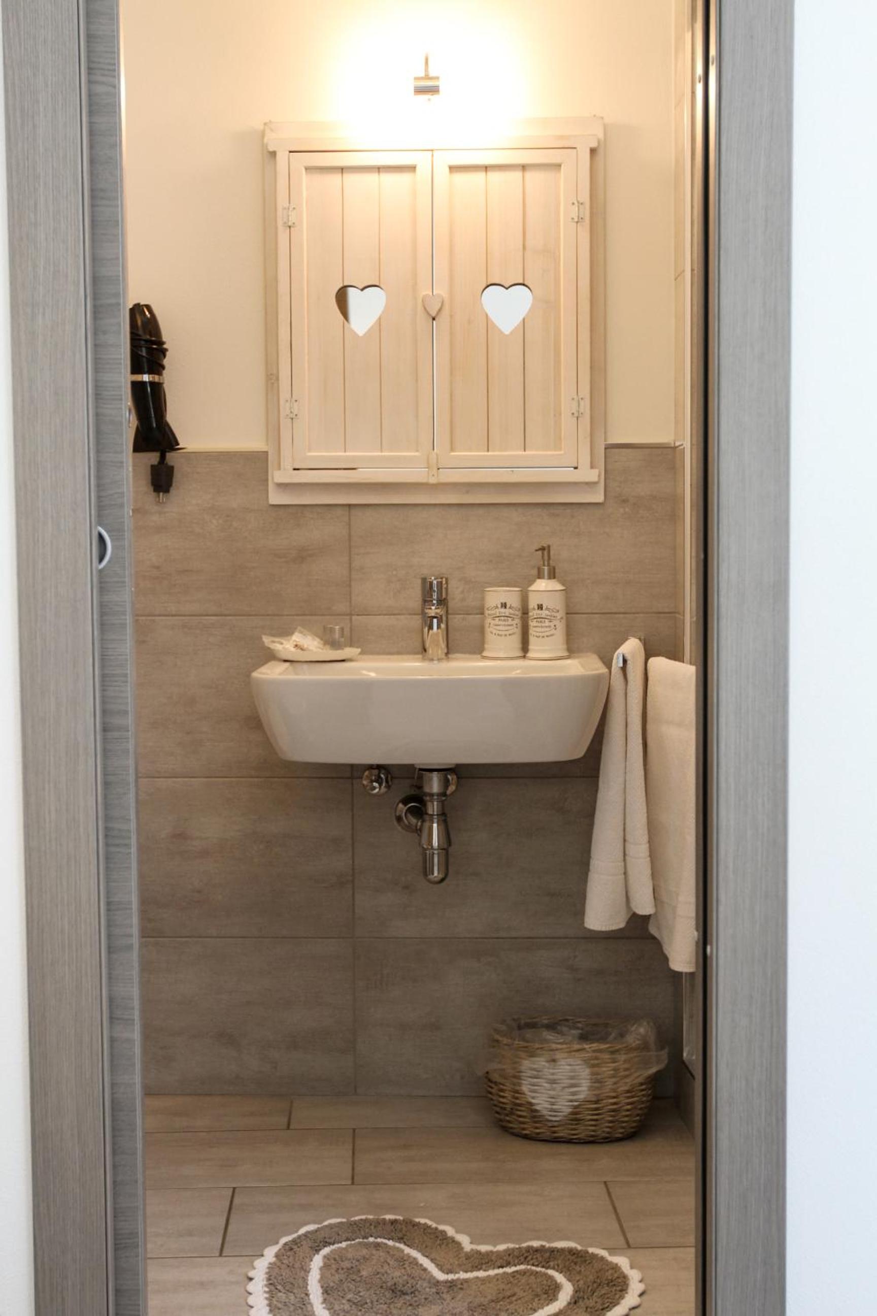 Deluxe Double Room with Shower photo 2