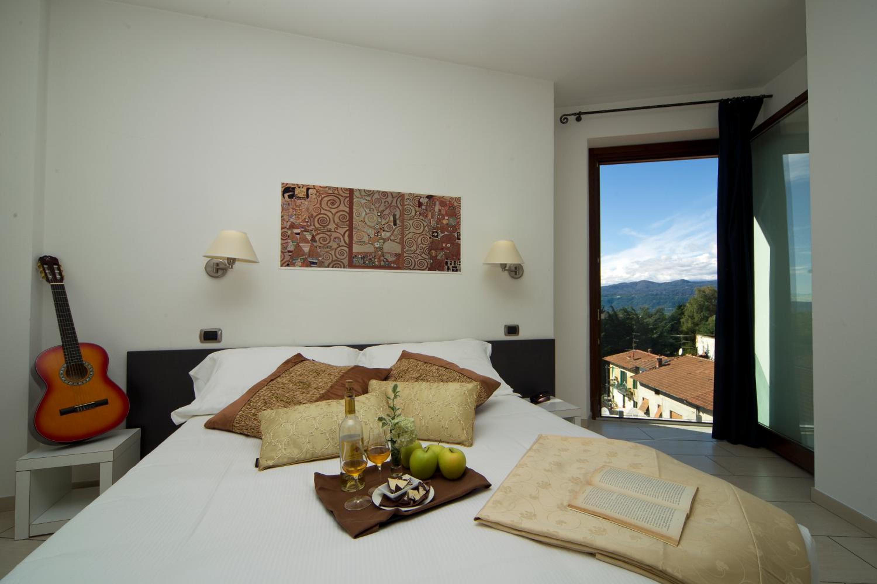 Deluxe Double or Twin Room - Photo 9