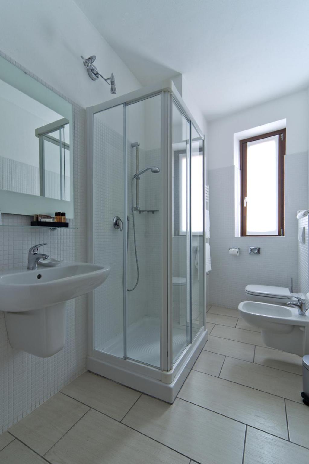 Deluxe Double or Twin Room - Photo 8