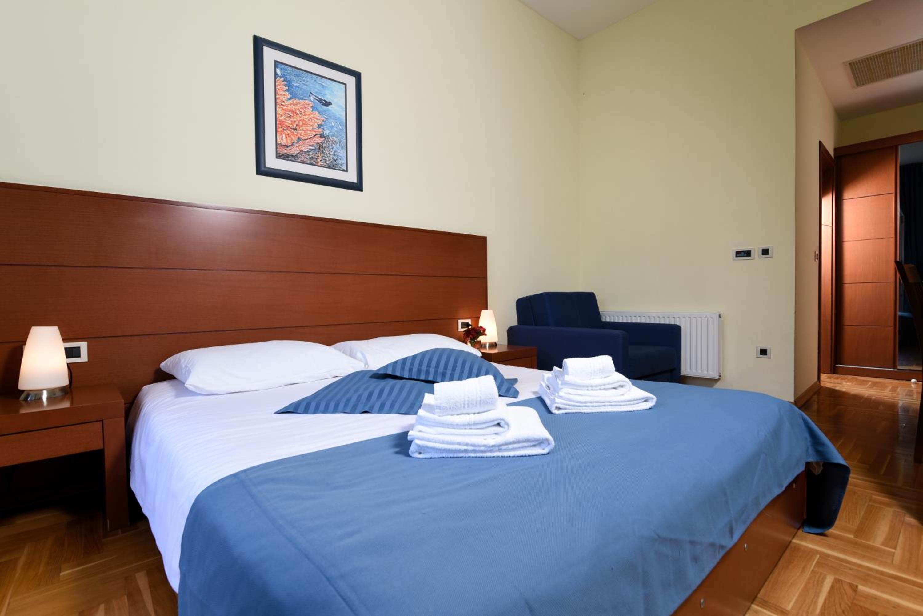 Standard Double or Twin Room photo 2