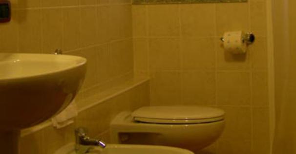 Twin Room - Photo 3
