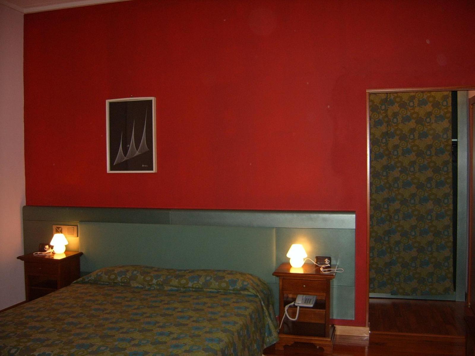 Double or Twin Room - Photo 5