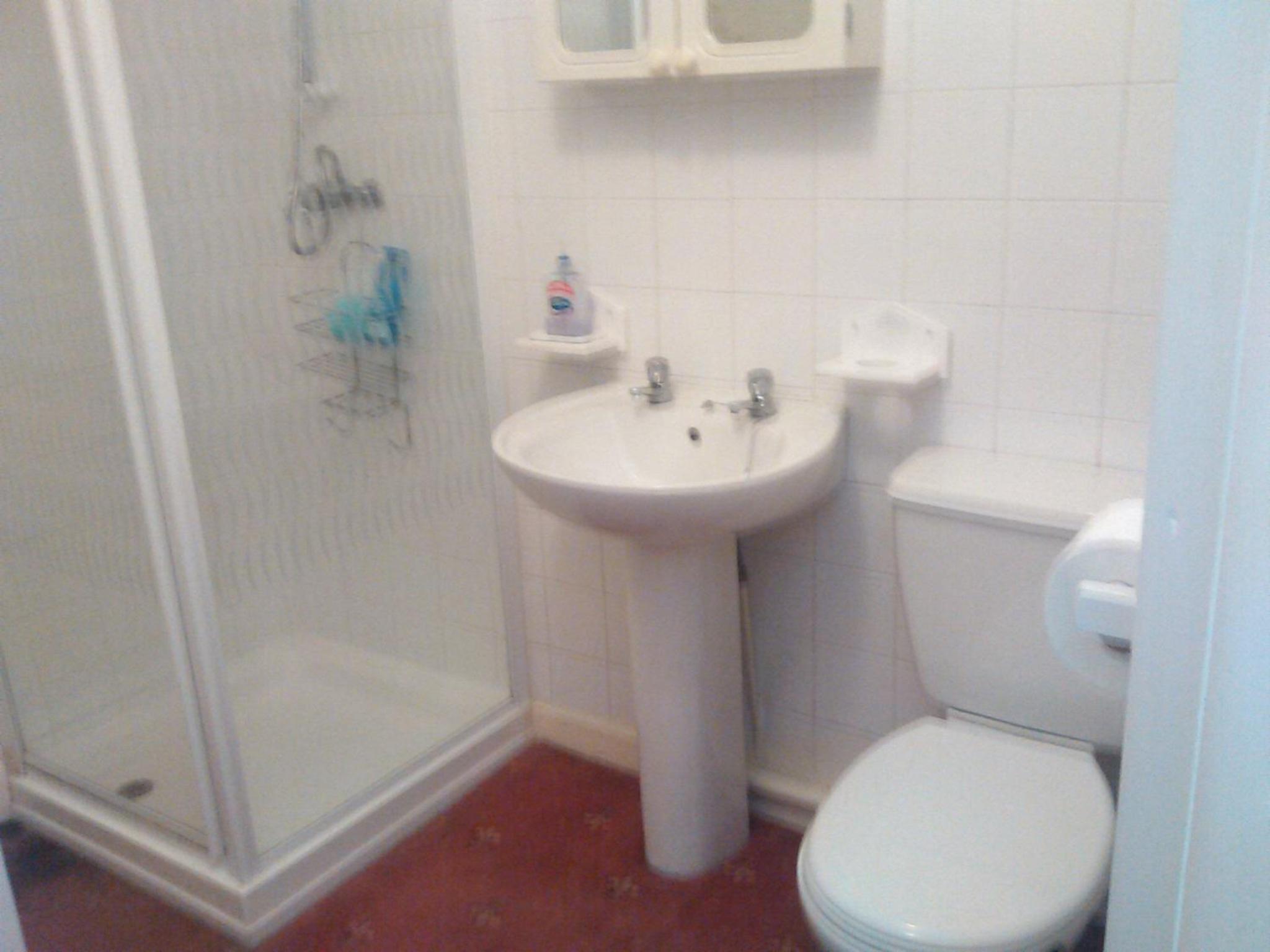 Family Room with Private Bathroom - Photo 3