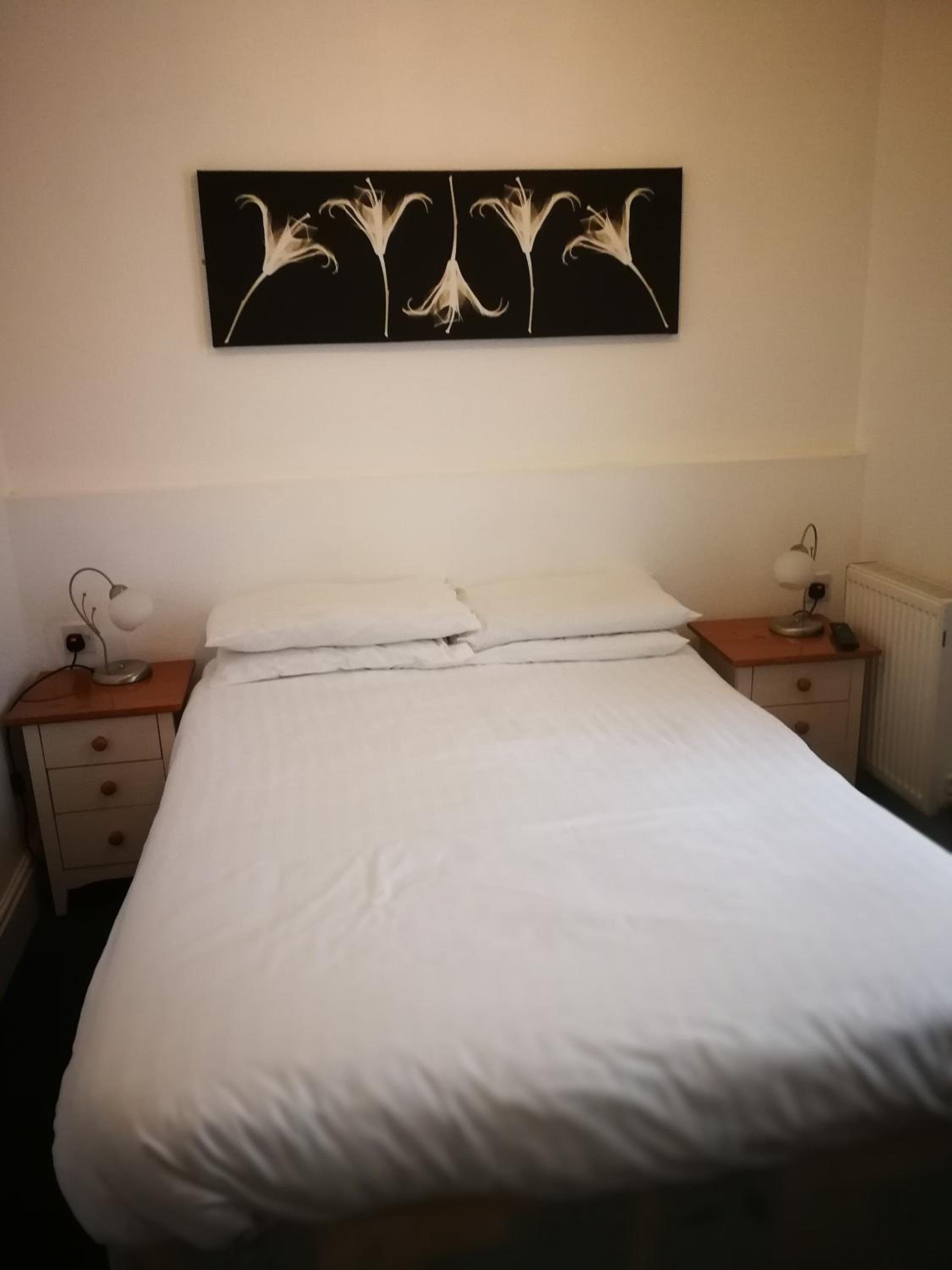 Double Room with Private Bathroom - Photo 4