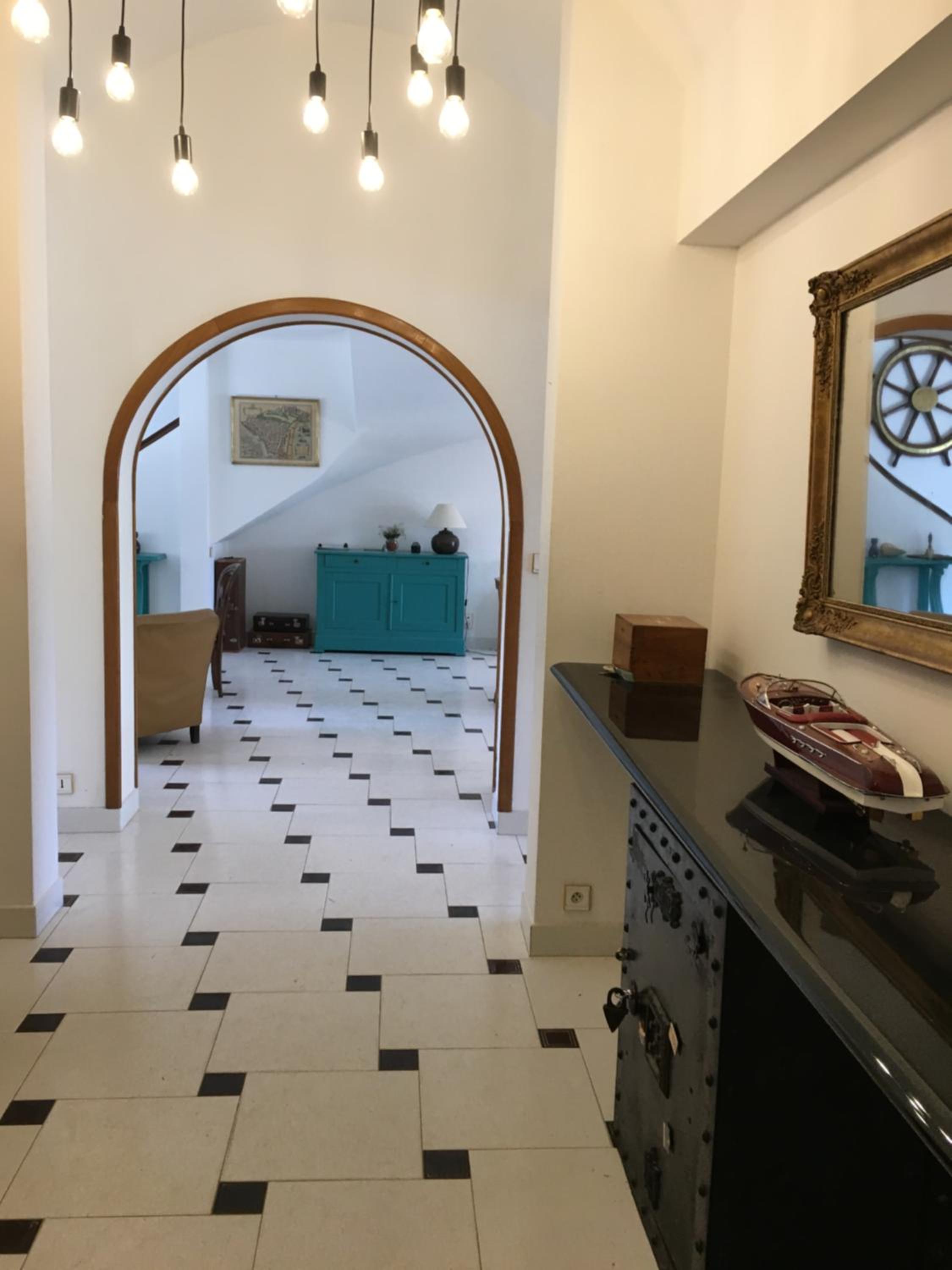 Deluxe Room (2 Adults + 1 Child) - Photo 15