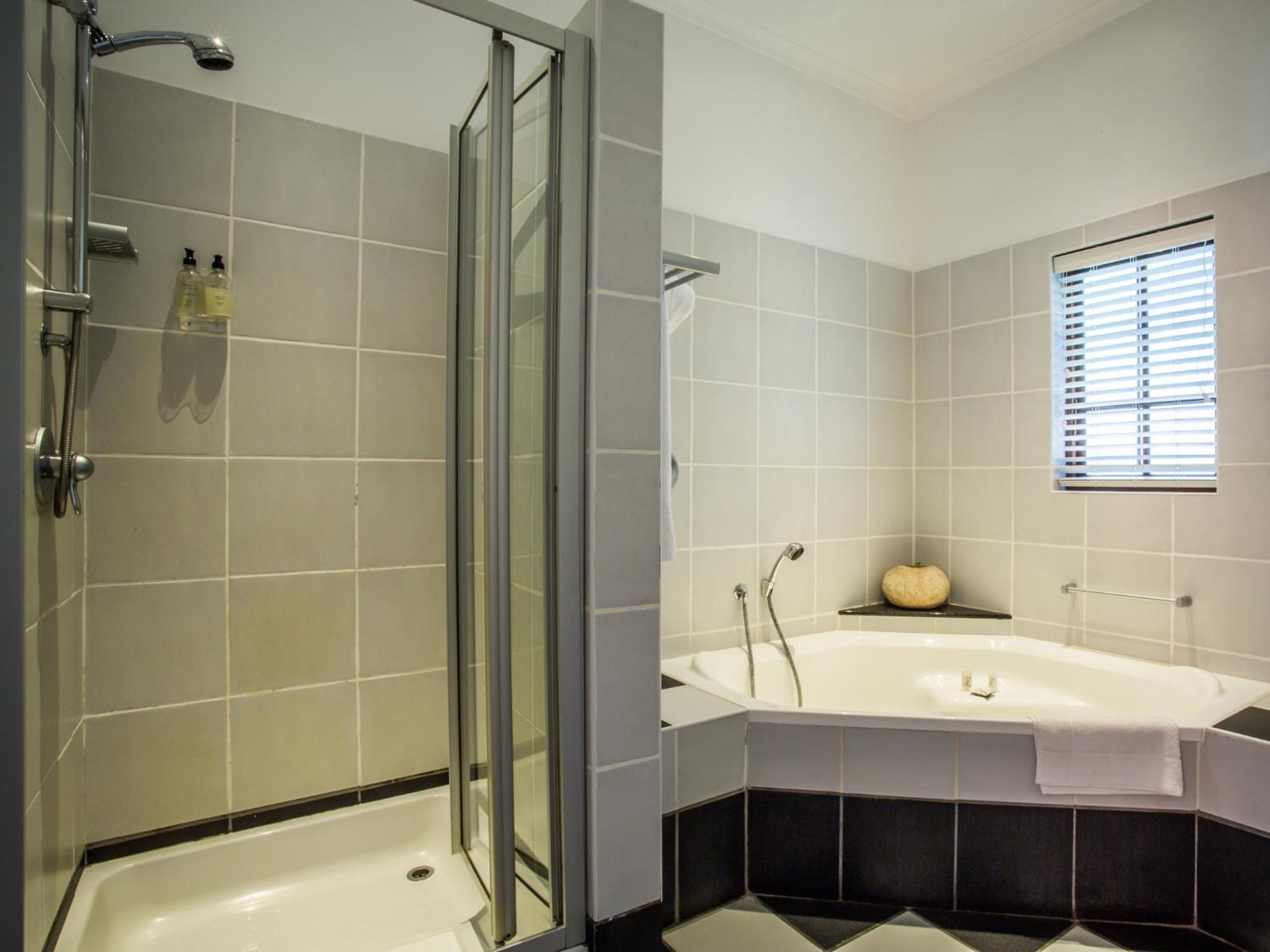 Superior Room – King or Twin - Photo 7
