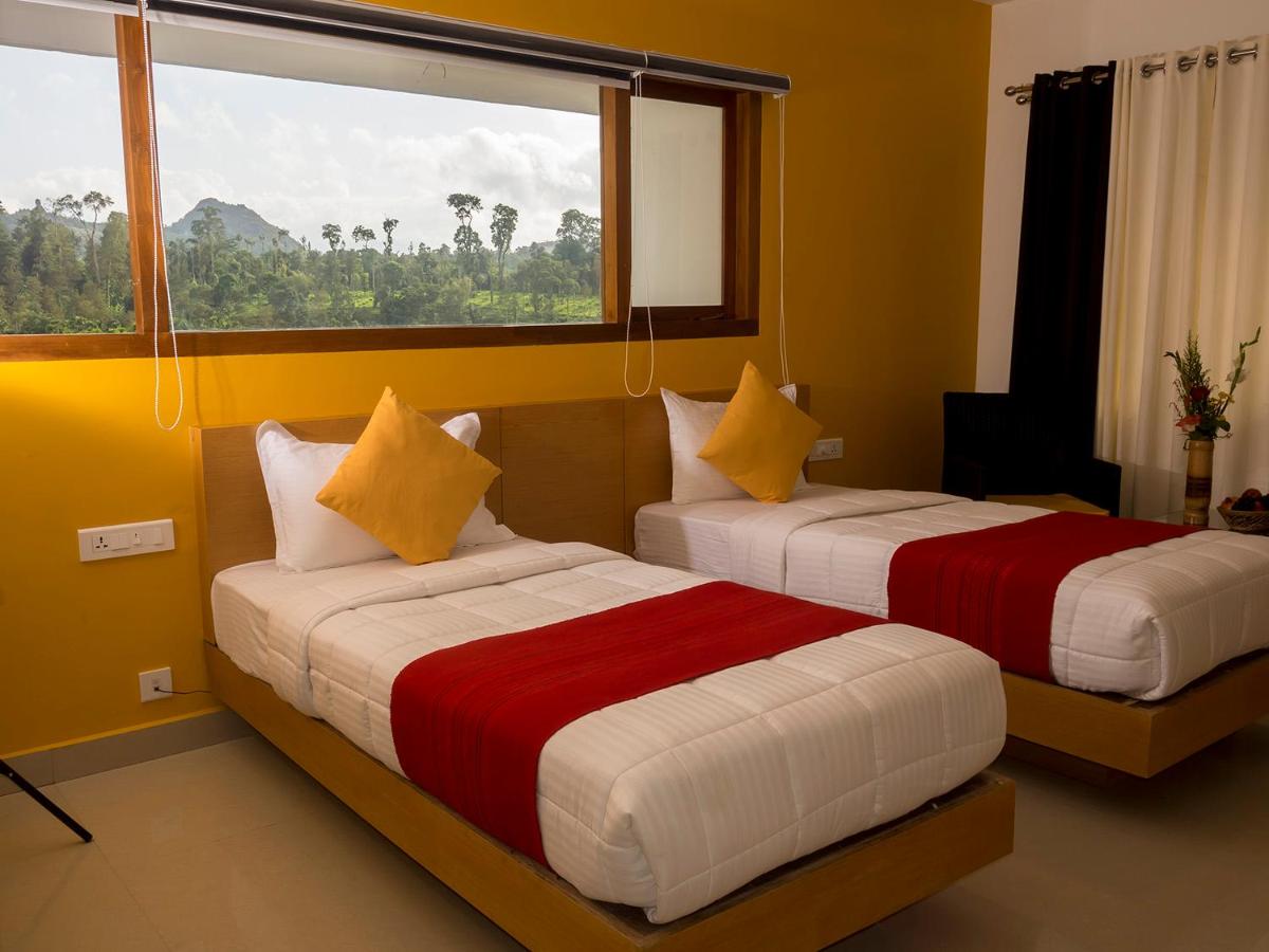 Deluxe Double Room with Balcony photo 2