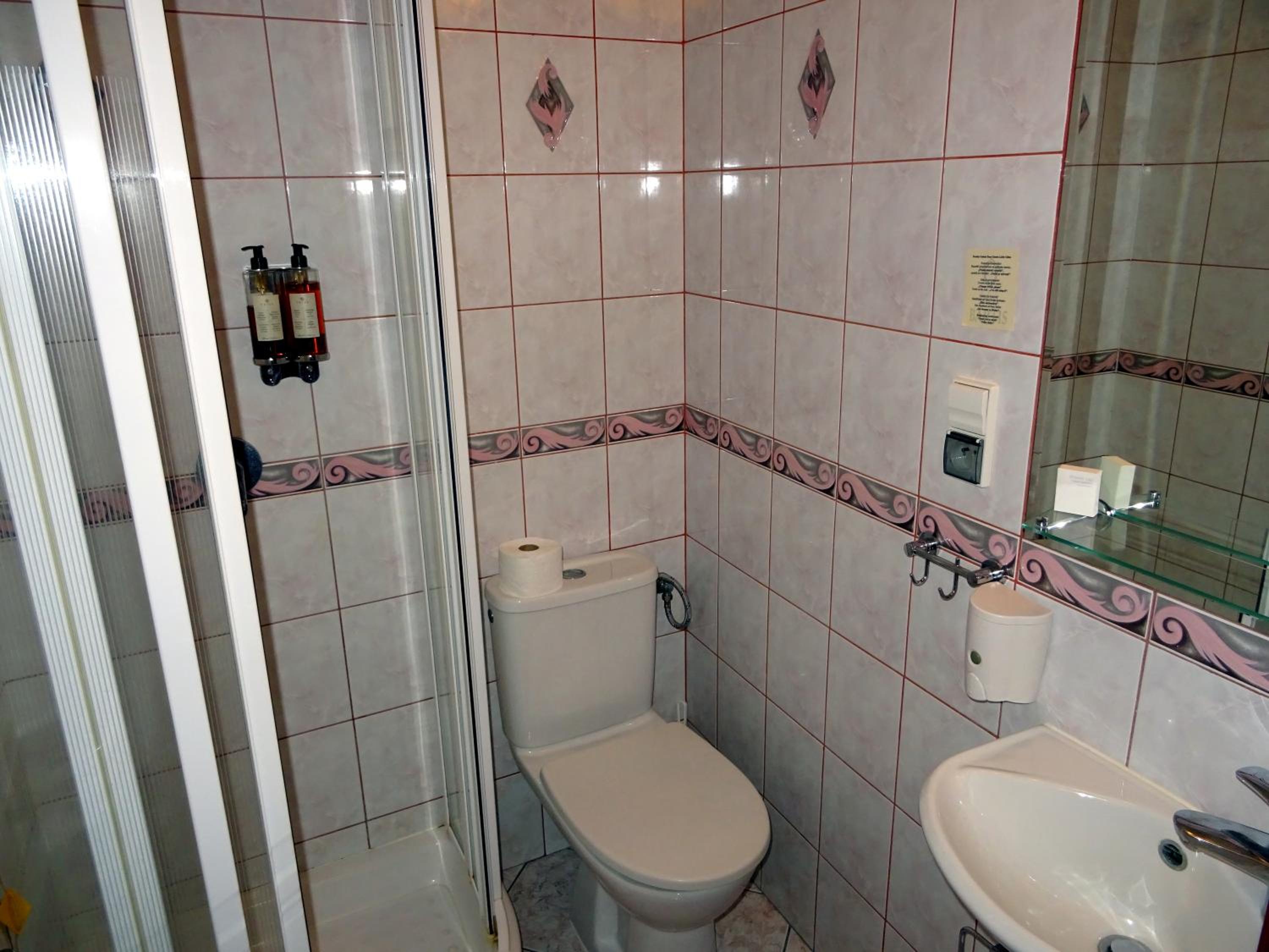 Standard Twin Room - Photo 6