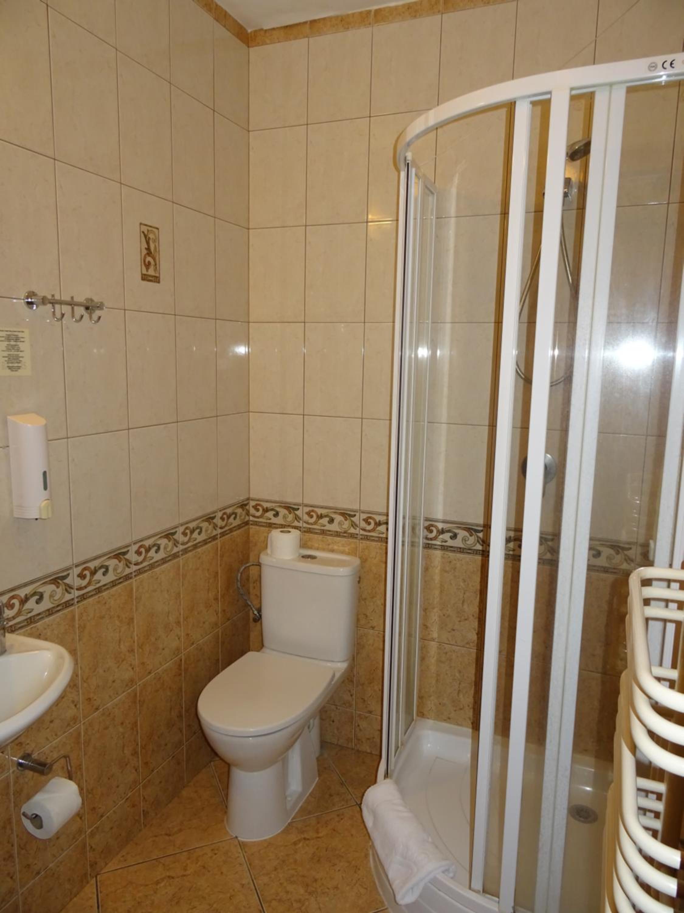 Standard Twin Room - Photo 7