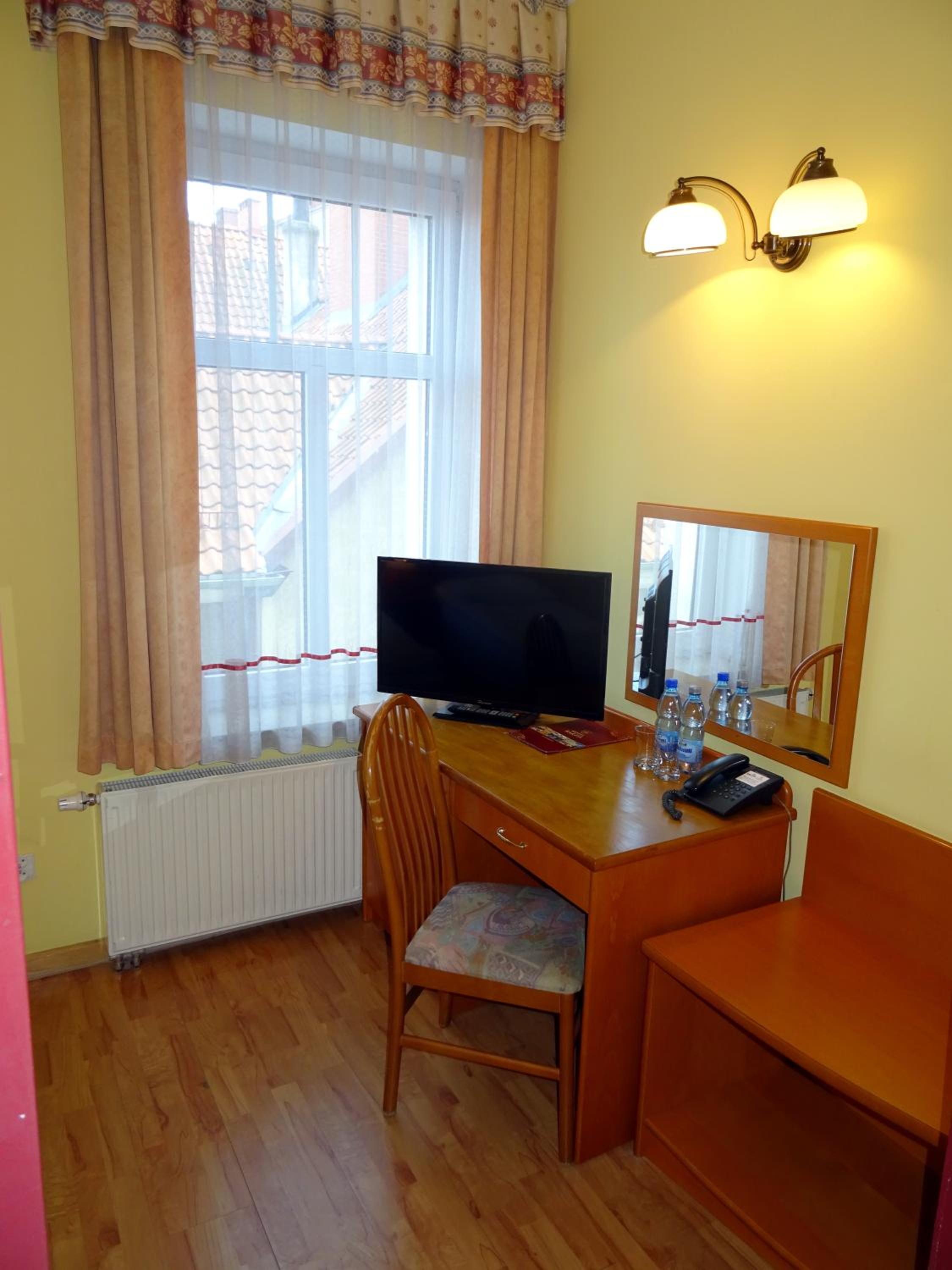 Standard Twin Room - Photo 9