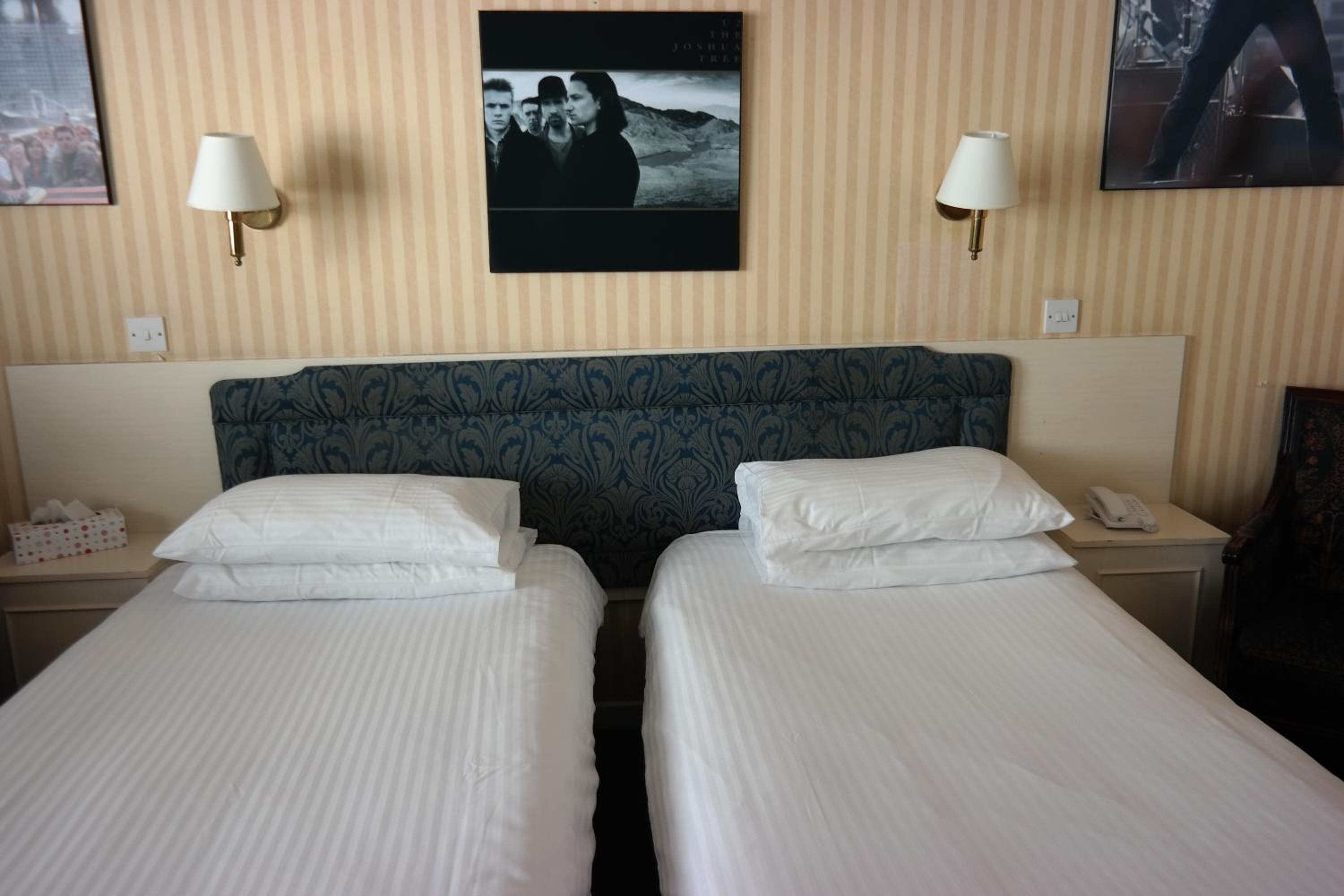 Standard Twin Room - Photo 9
