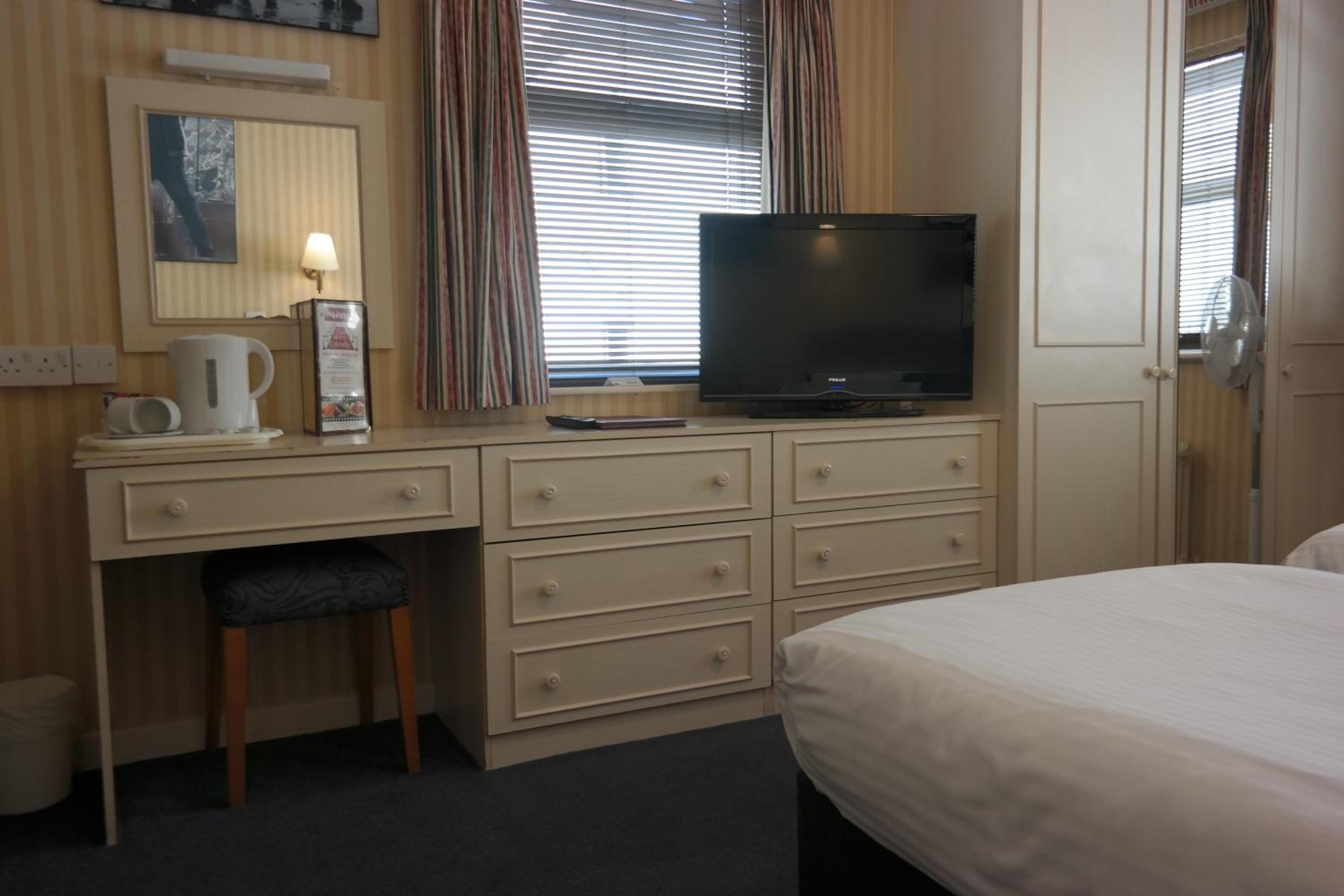 Standard Twin Room - Photo 10