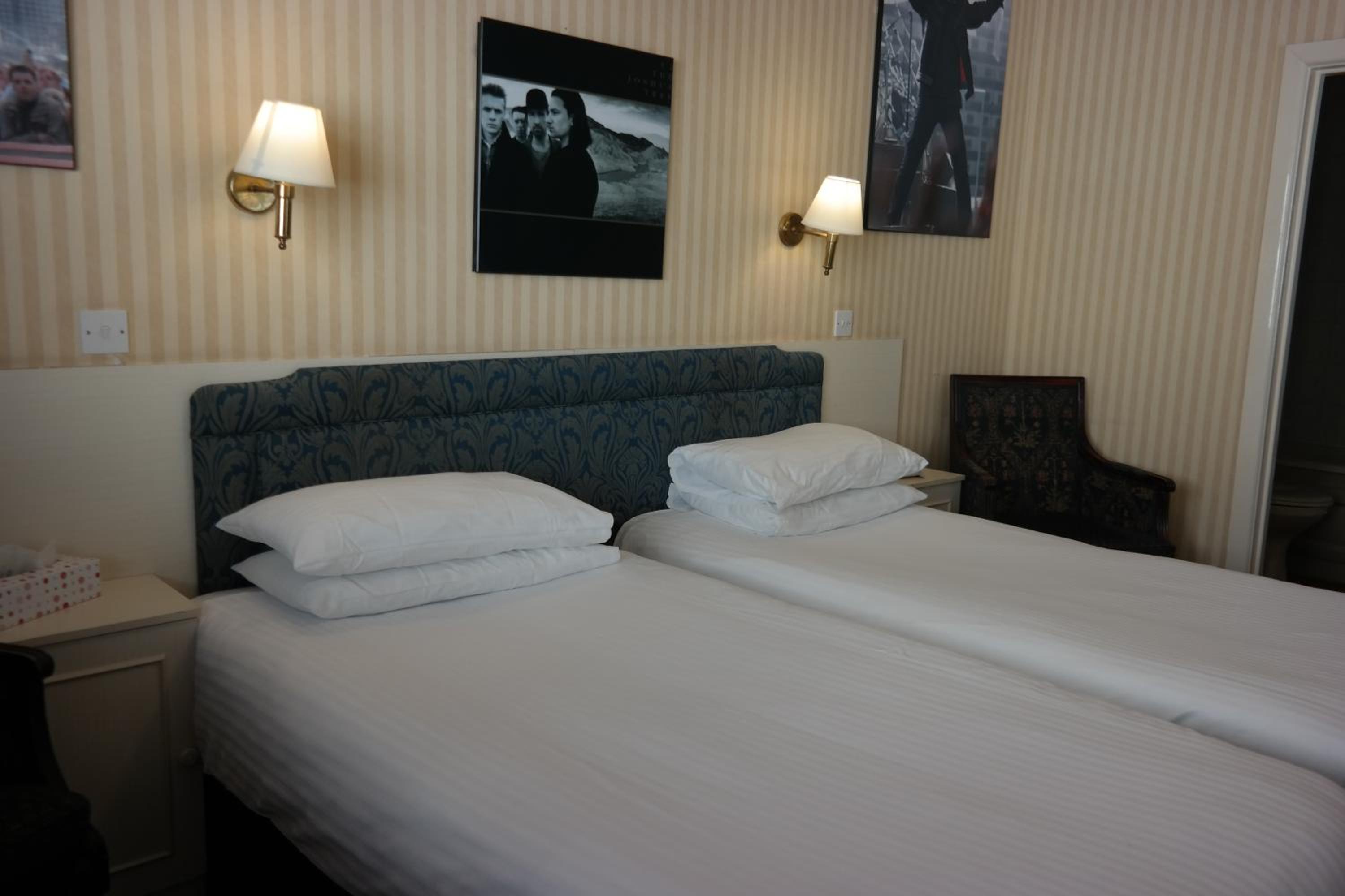 Standard Twin Room - Photo 4