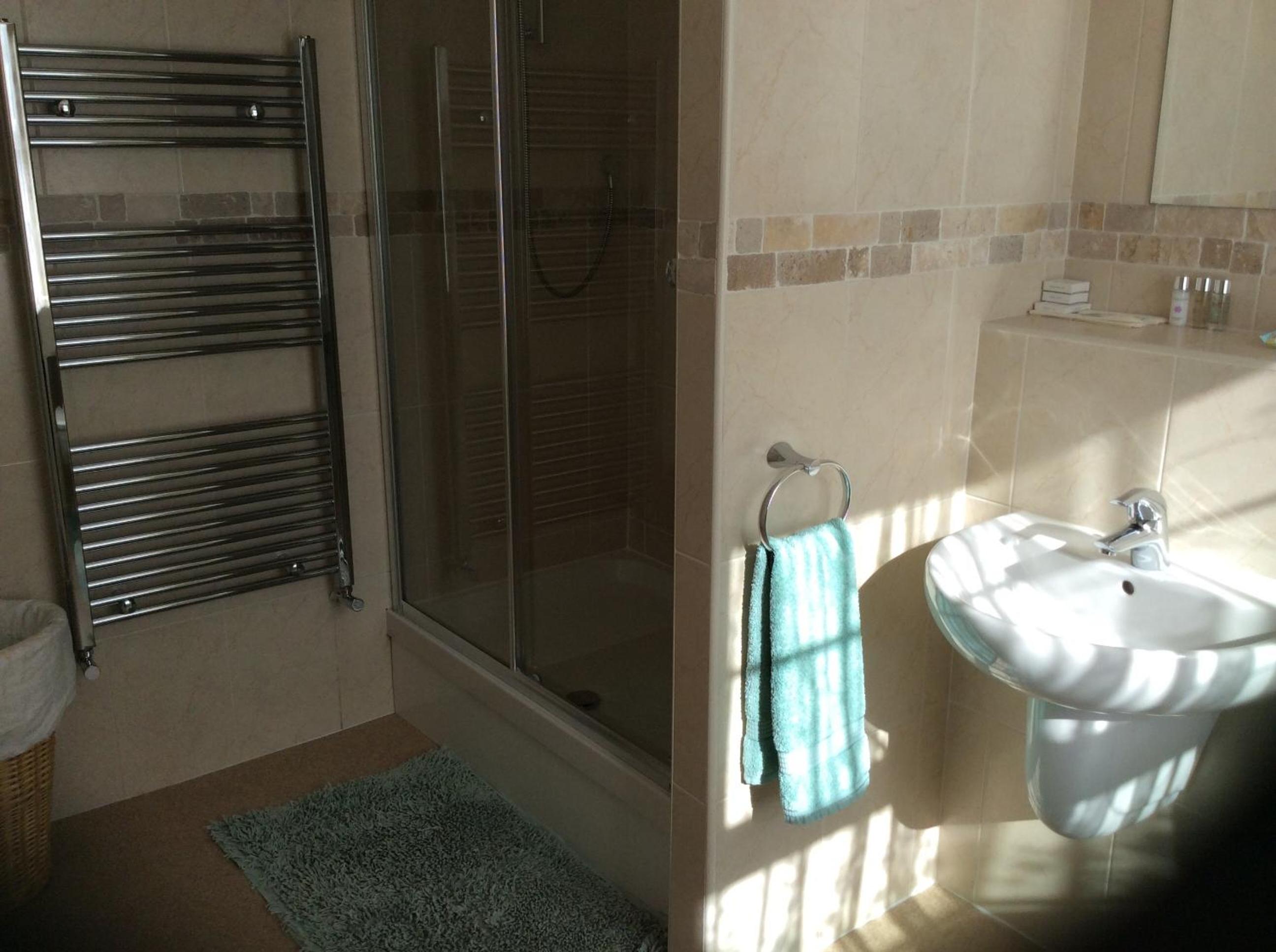Double Room with Private Bathroom - Photo 22