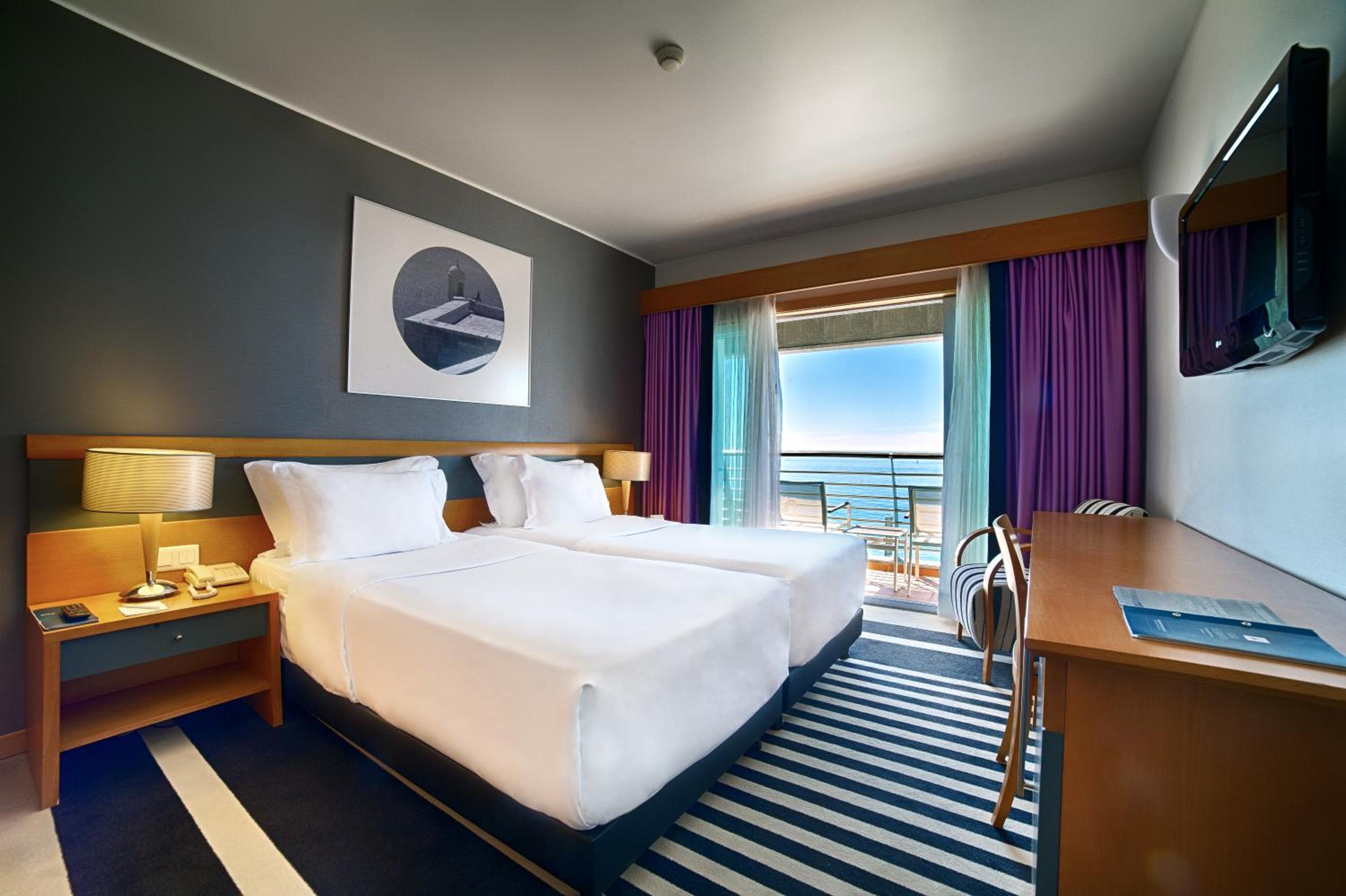 Double or Twin Room with Sea View - Photo 1