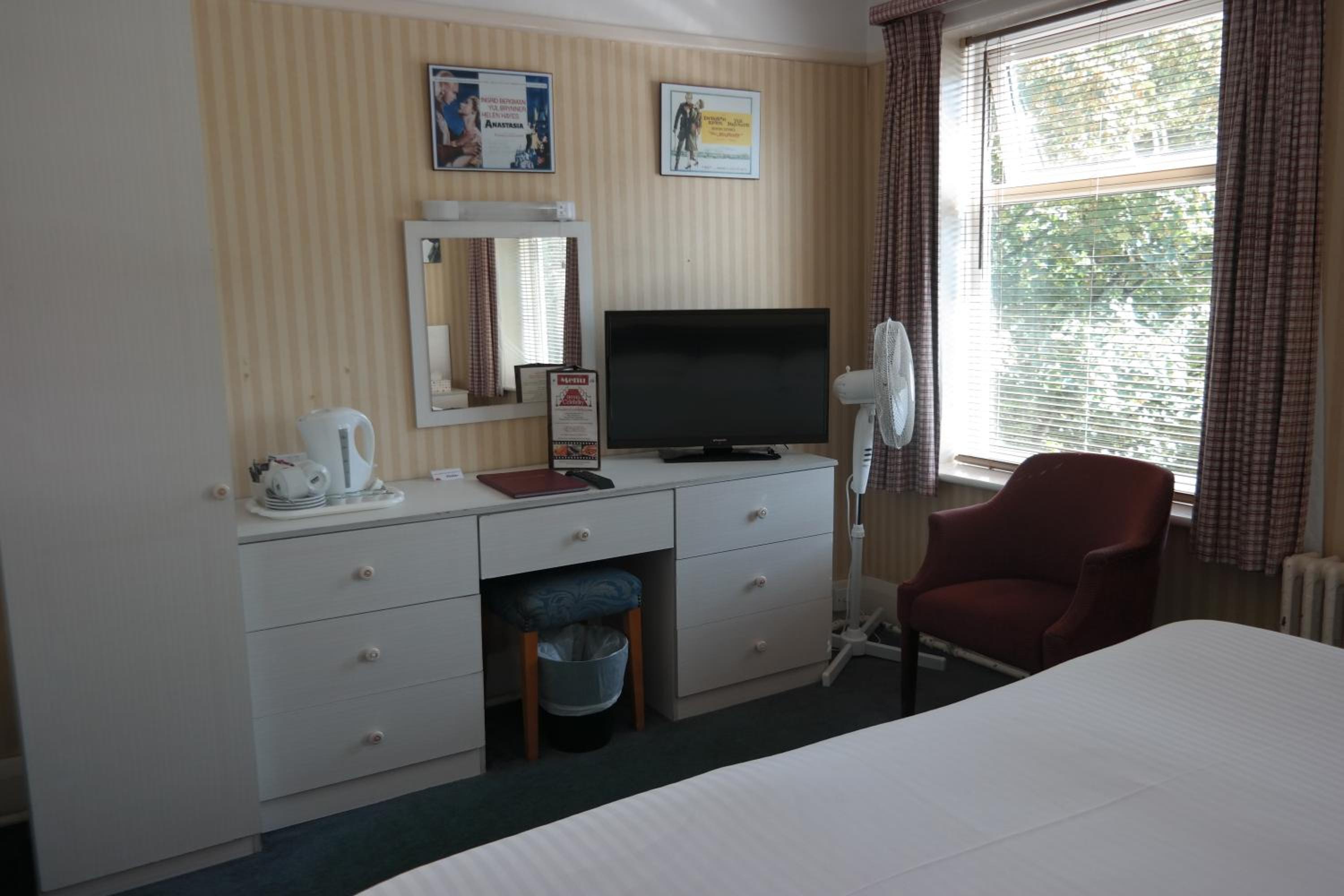 Standard Triple Room - Photo 3