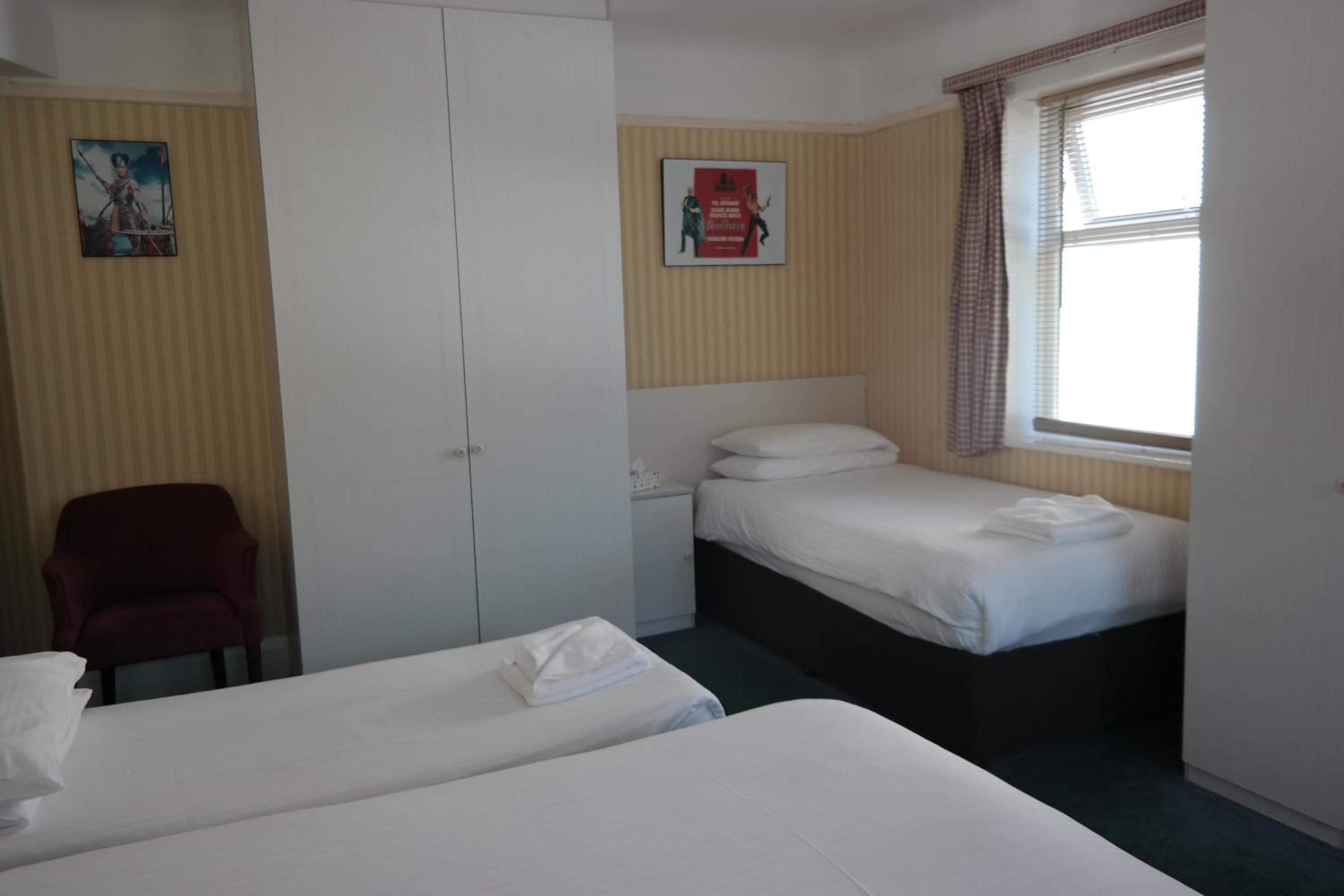 Standard Triple Room - Photo 4