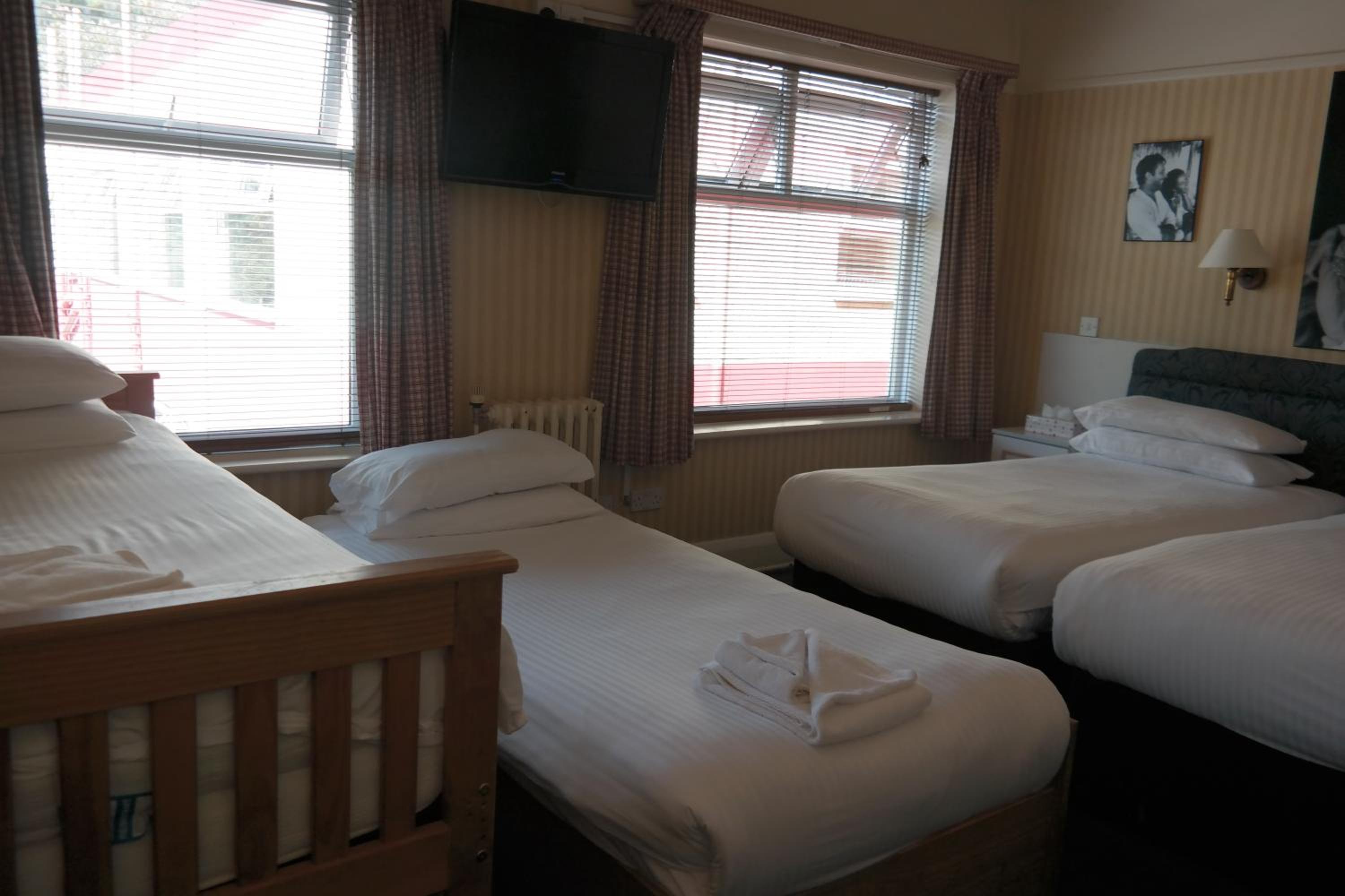 Quadruple Room - Photo 5