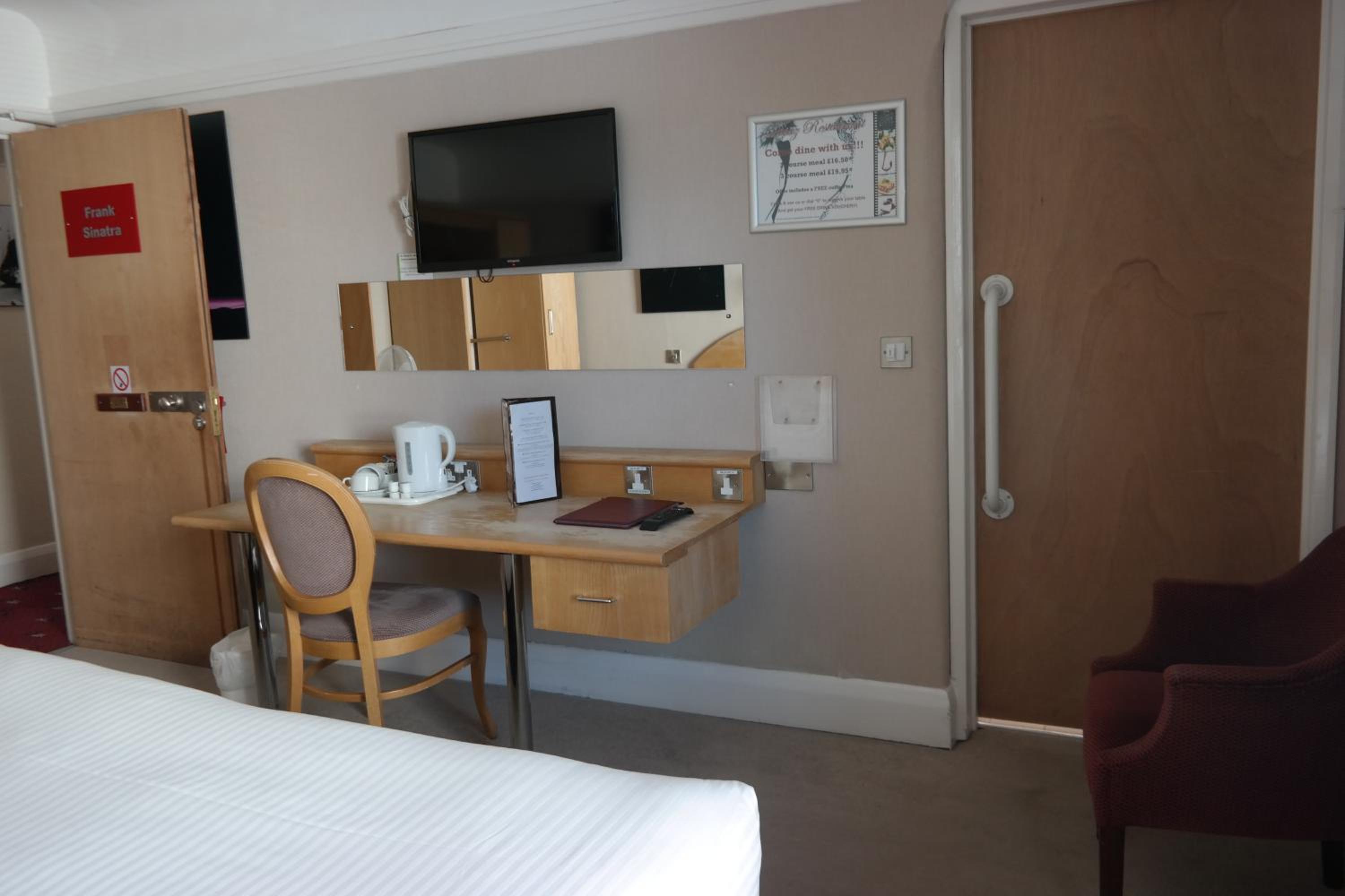 Double or Twin Room - Disability Access - Photo 12
