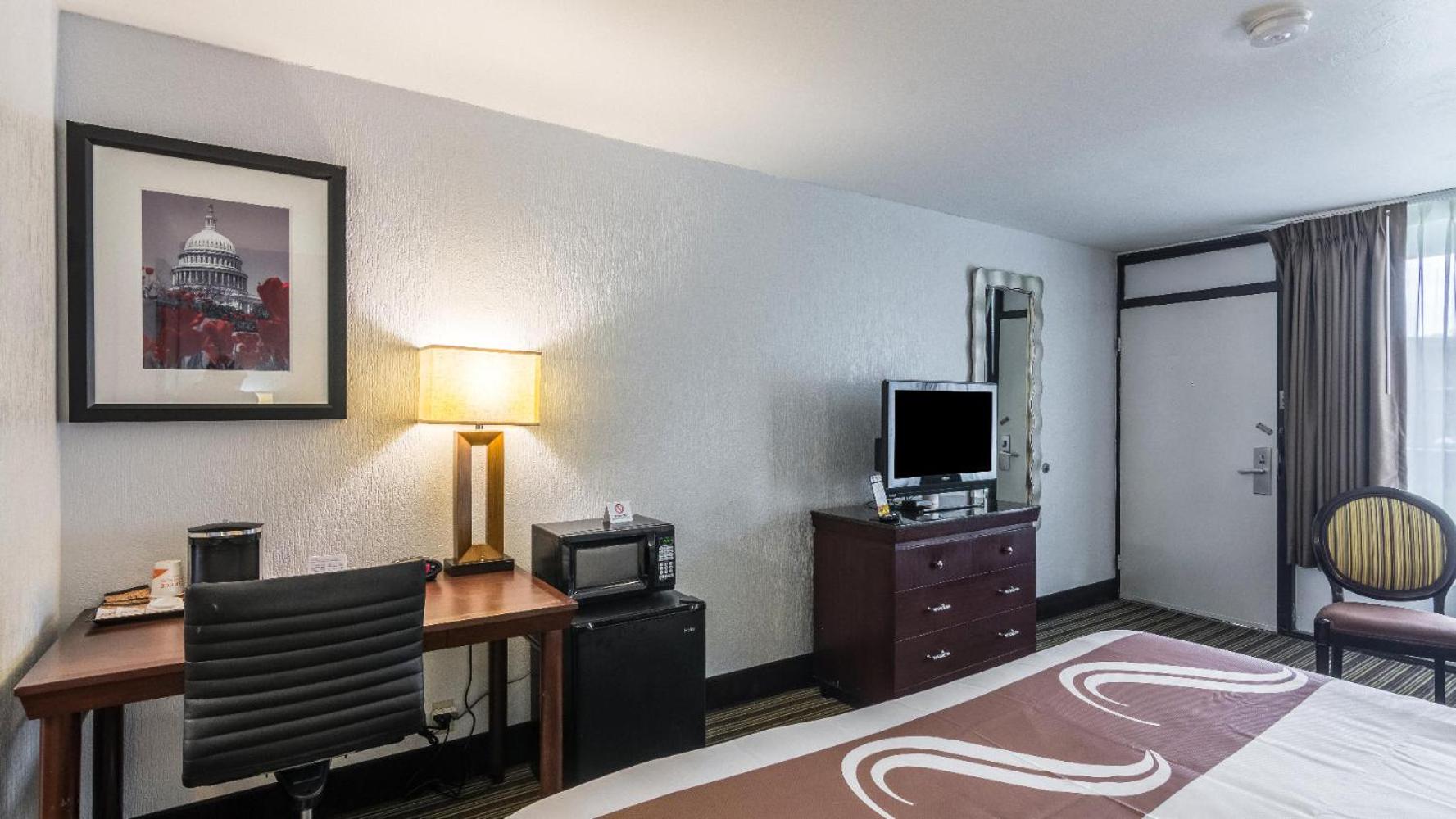 King Room - Non-Smoking - Photo 2