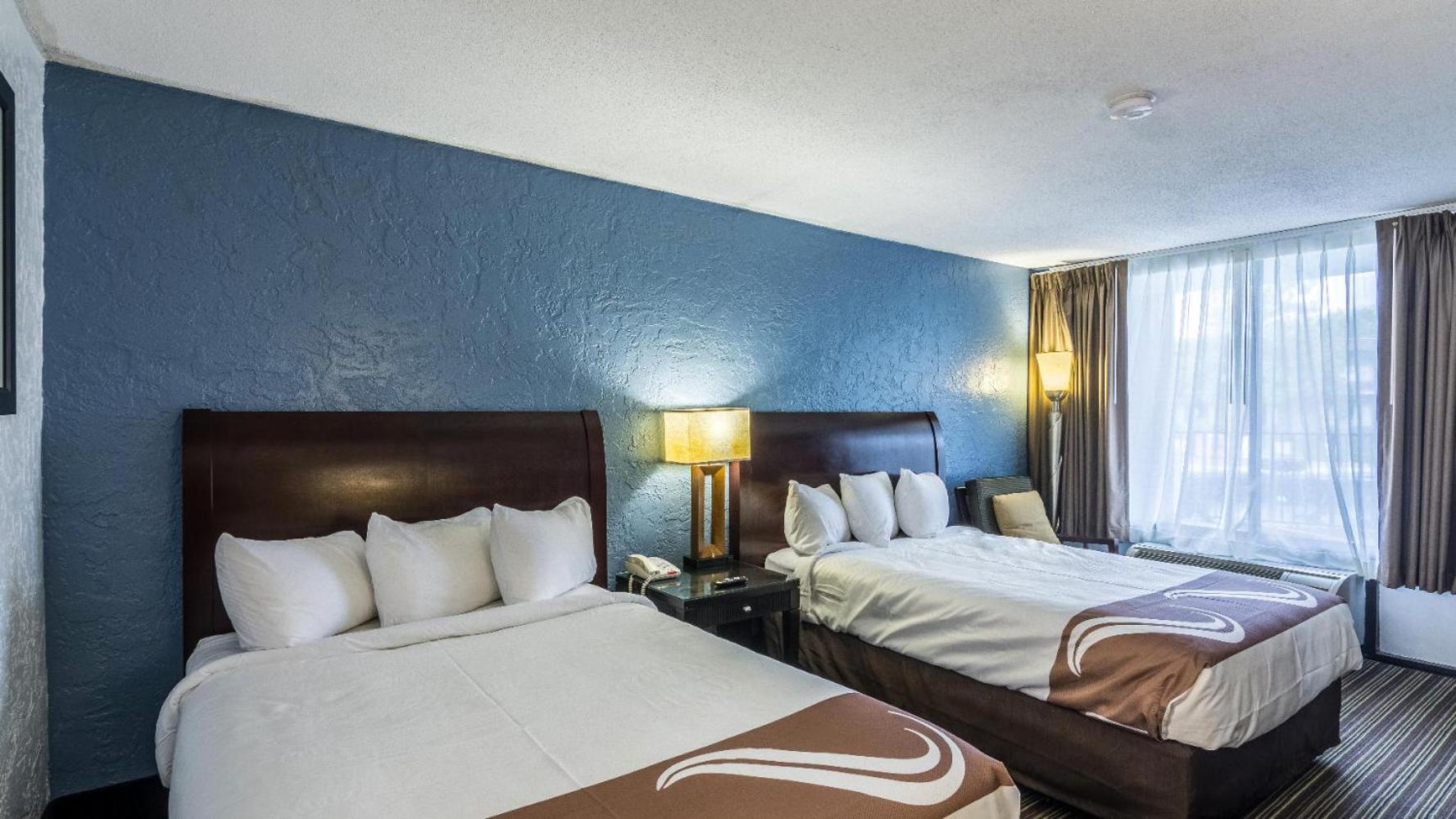 Double Room with Two Double Beds - Non-Smoking - Photo 3