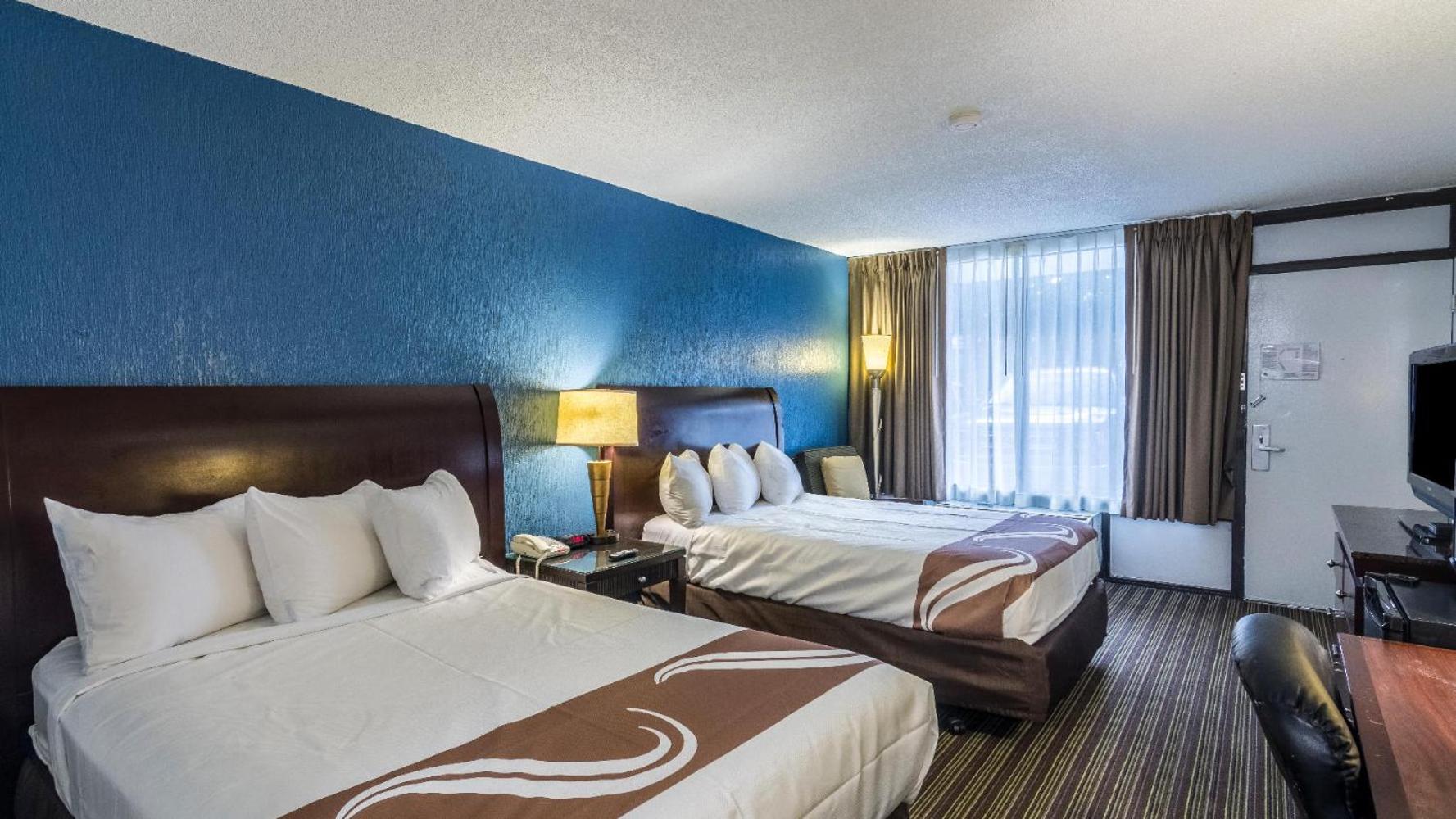 Double Room with Two Double Beds - Non-Smoking - Photo 2
