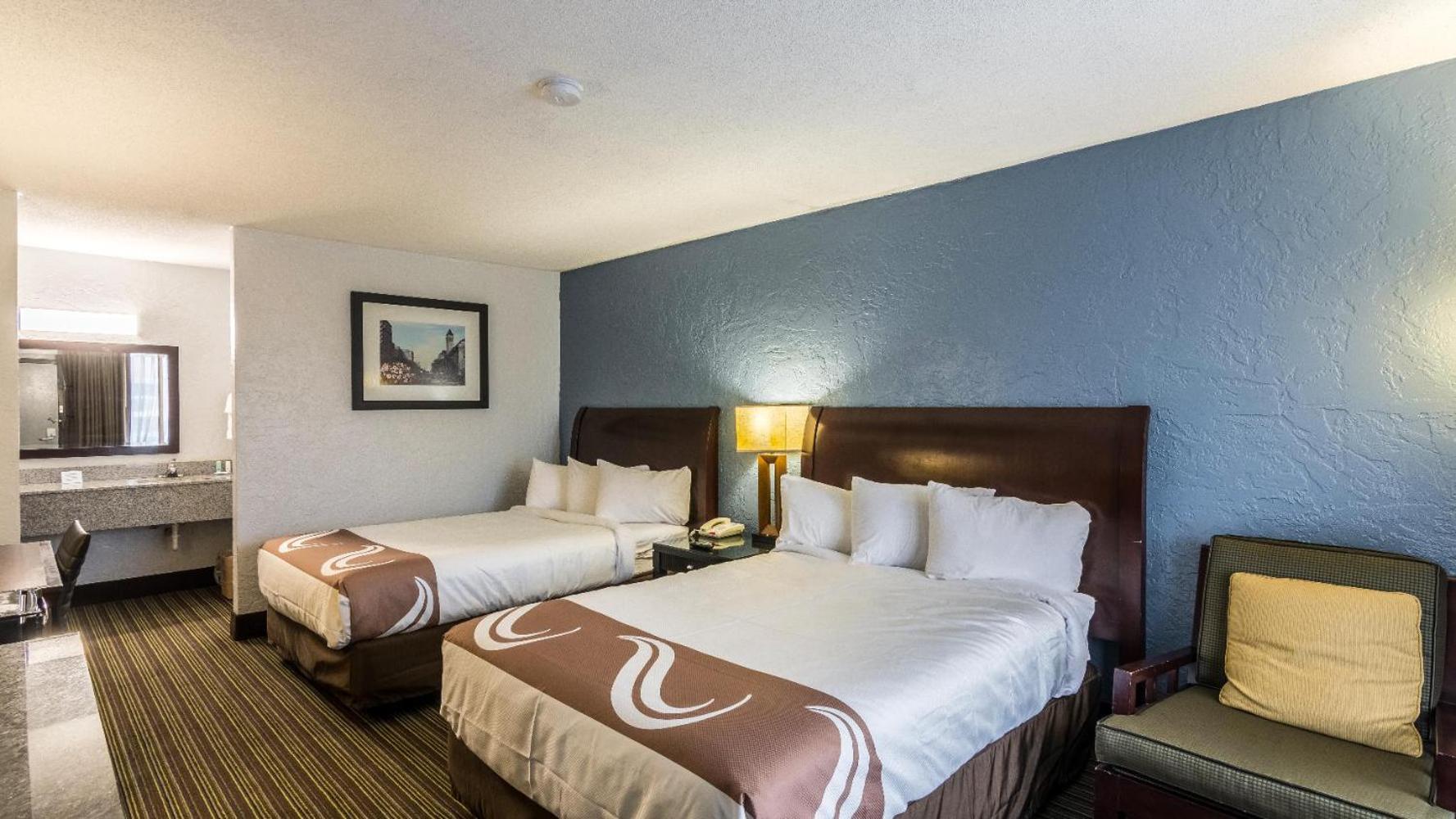 Double Room with Two Double Beds - Non-Smoking - Photo 7