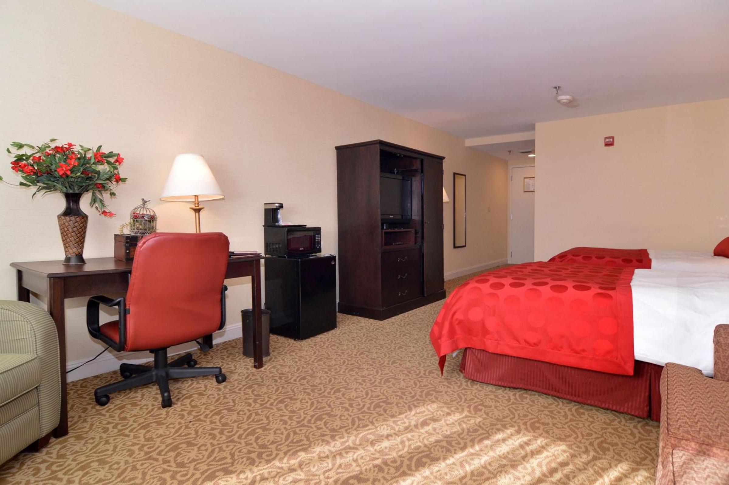 Double Room with Two Double Beds - Disability Access/Non-Smoking - Photo 4