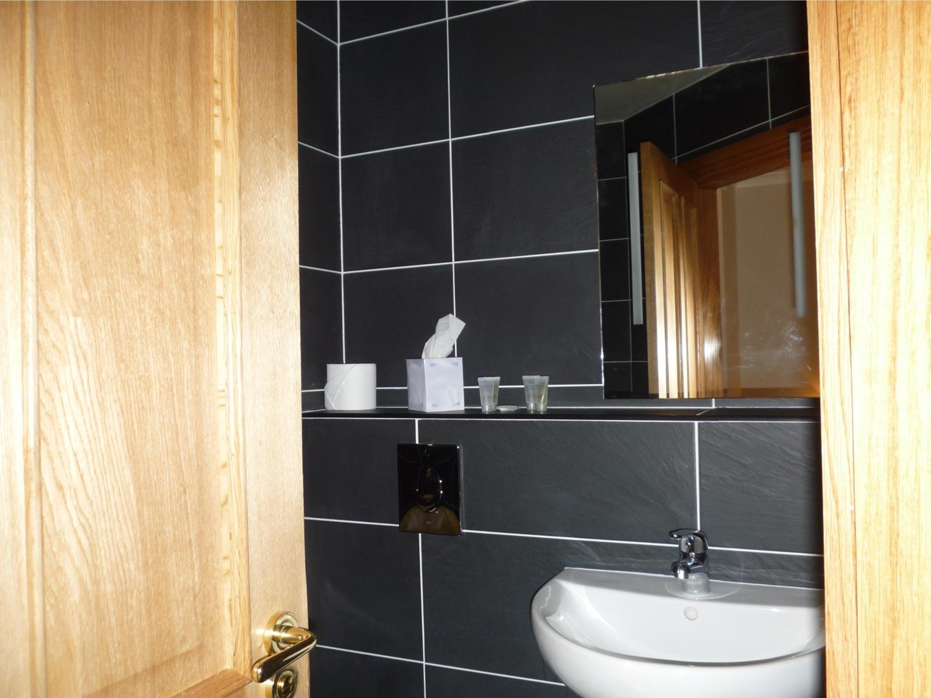 Deluxe Double Room with Bath photo 3