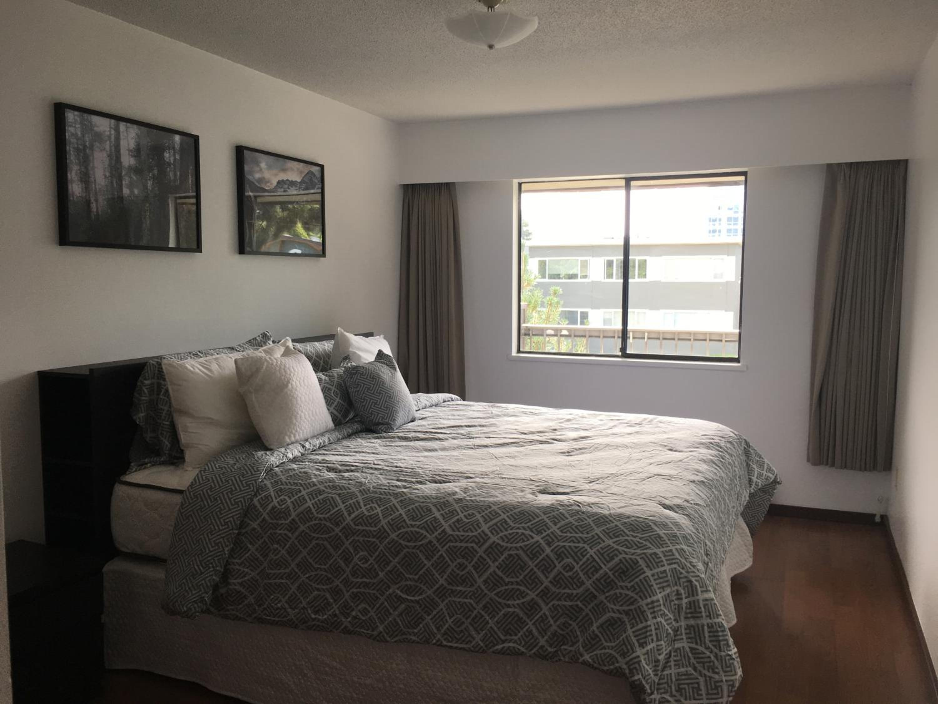 Apartment with Balcony photo 1