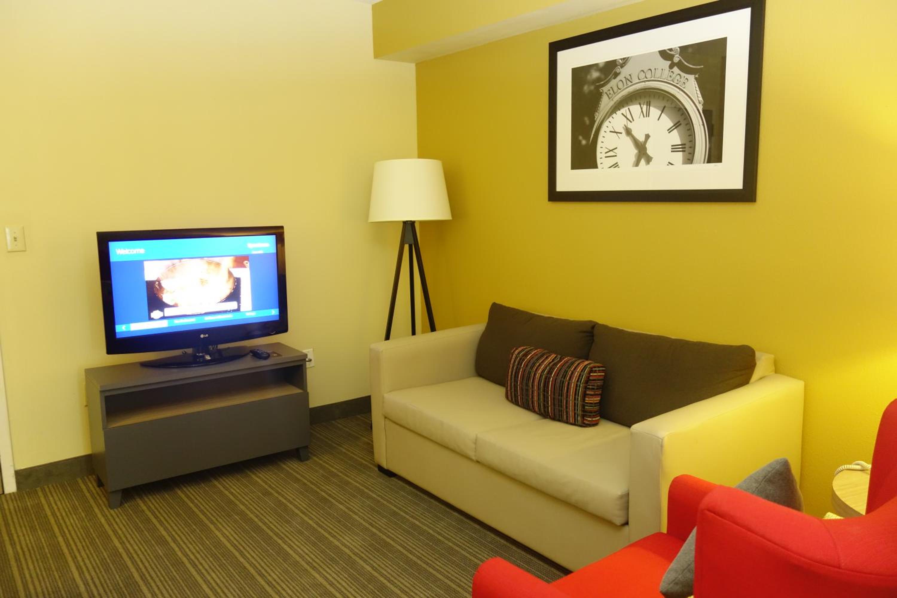 One-Bedroom King Suite - Non-Smoking - Photo 3