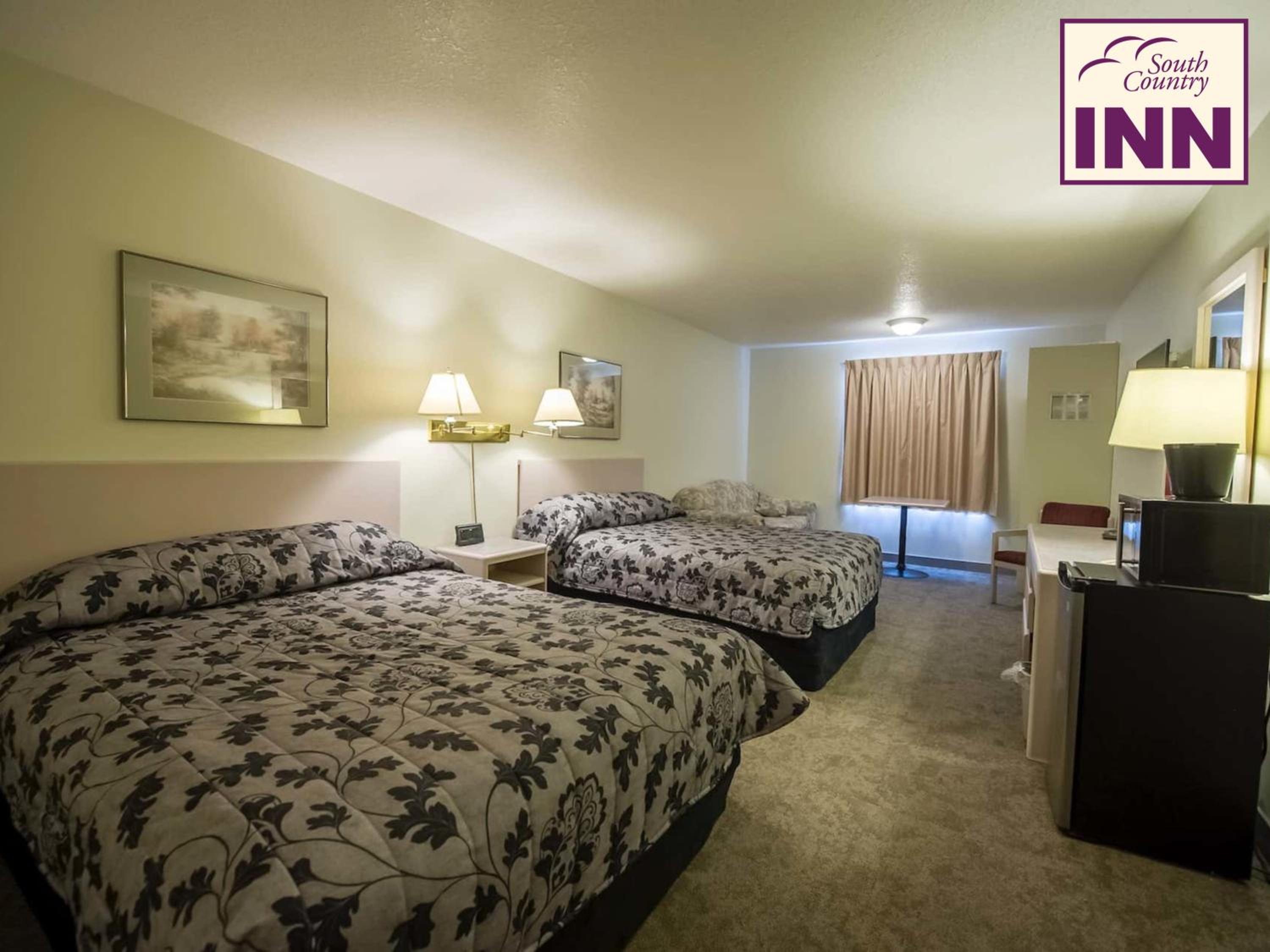 Queen Room with Two Queen Beds - Photo 3