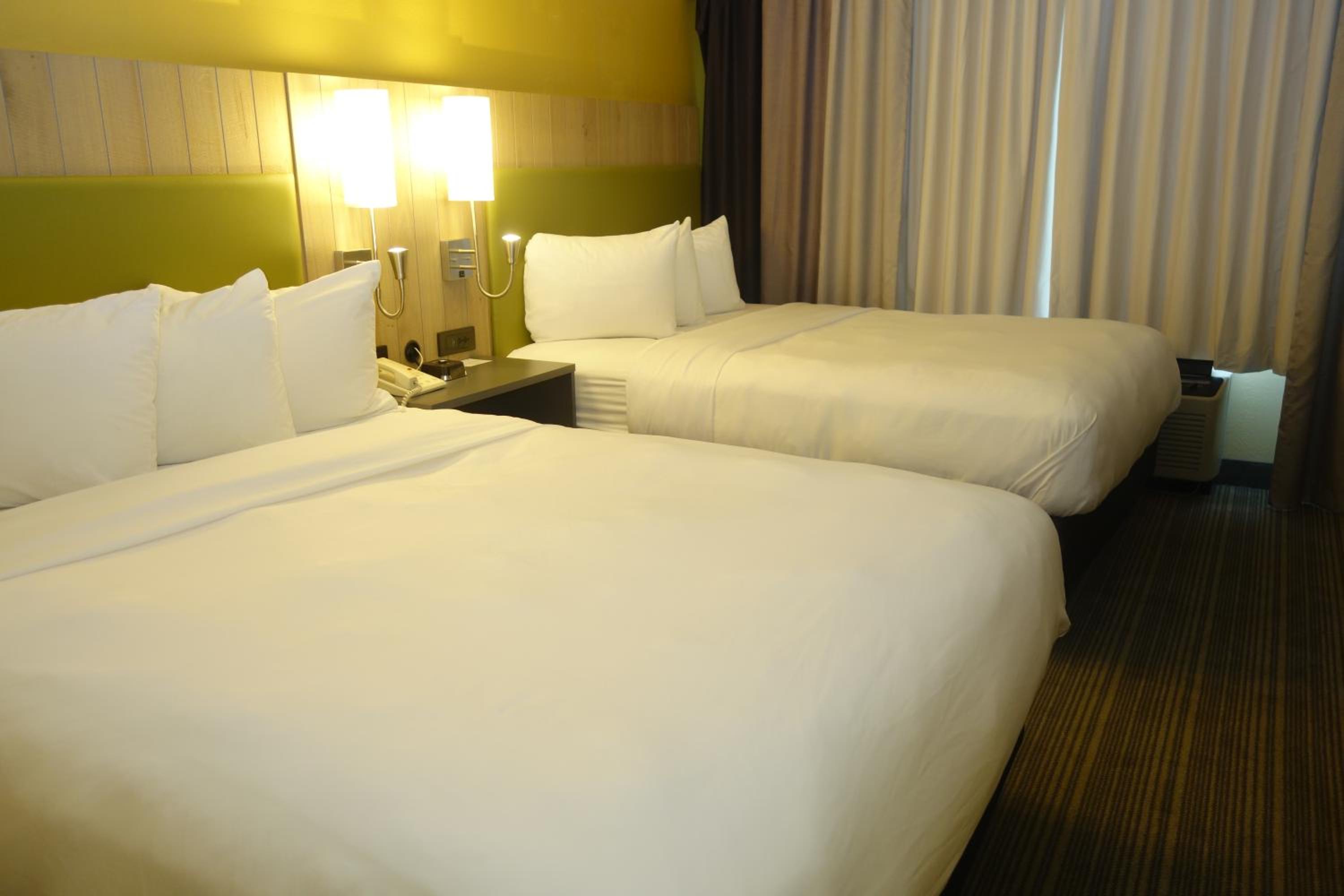 One-Bedroom Queen Suite with Two Queen Beds - Non-Smoking - Photo 1