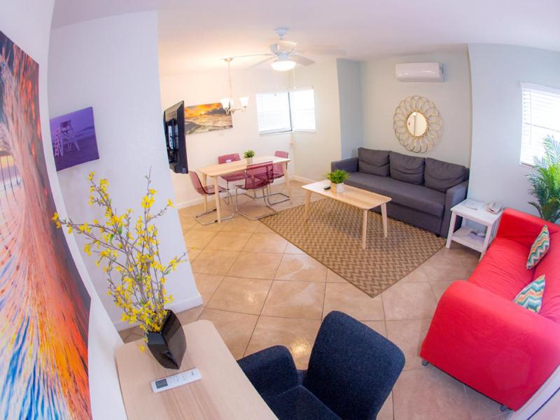 Queen Suite with Pool View - Photo 1