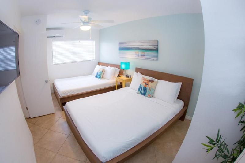 Queen Suite with Pool View - Photo 3
