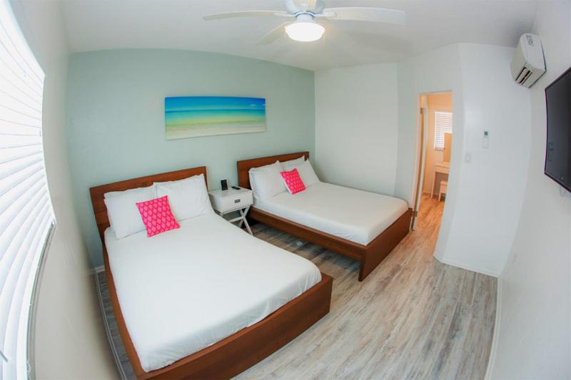One Bedroom Suite Two Double Beds - Photo 2
