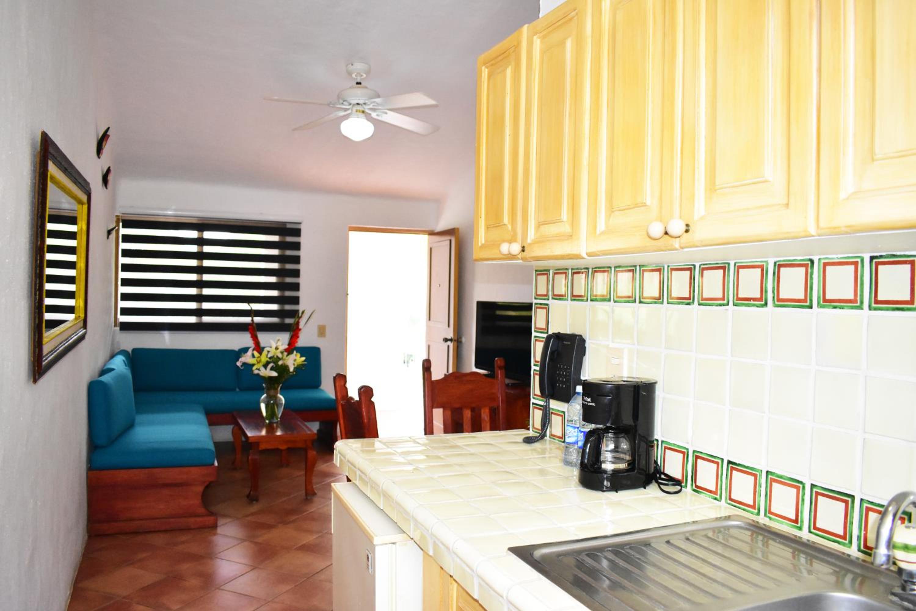 Two Bedroom Pool View - Photo 10