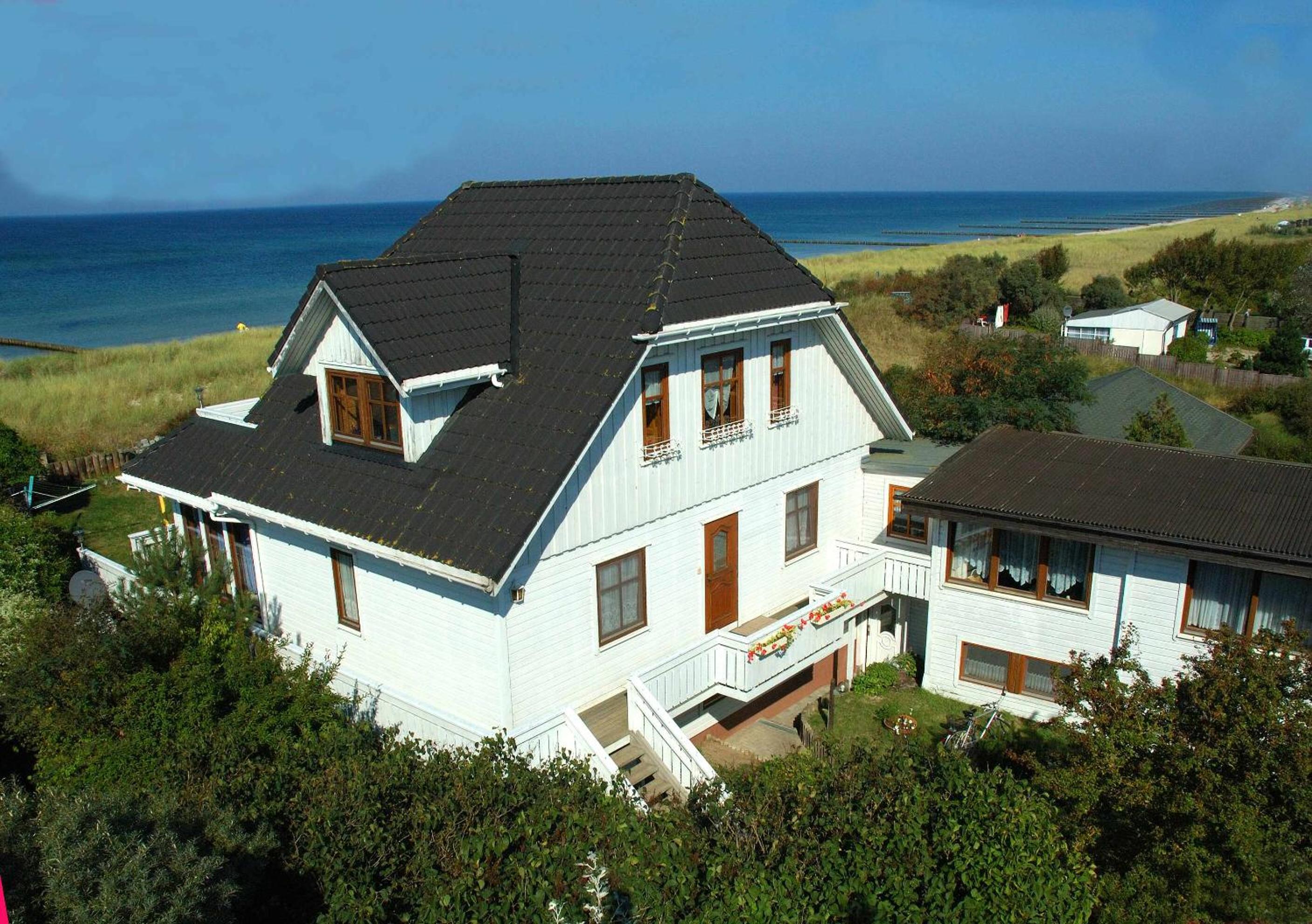 One-Bedroom Apartment with Terrace and Sea View photo 2