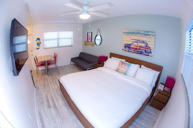 Pool Side Suite Queen - Photo 6