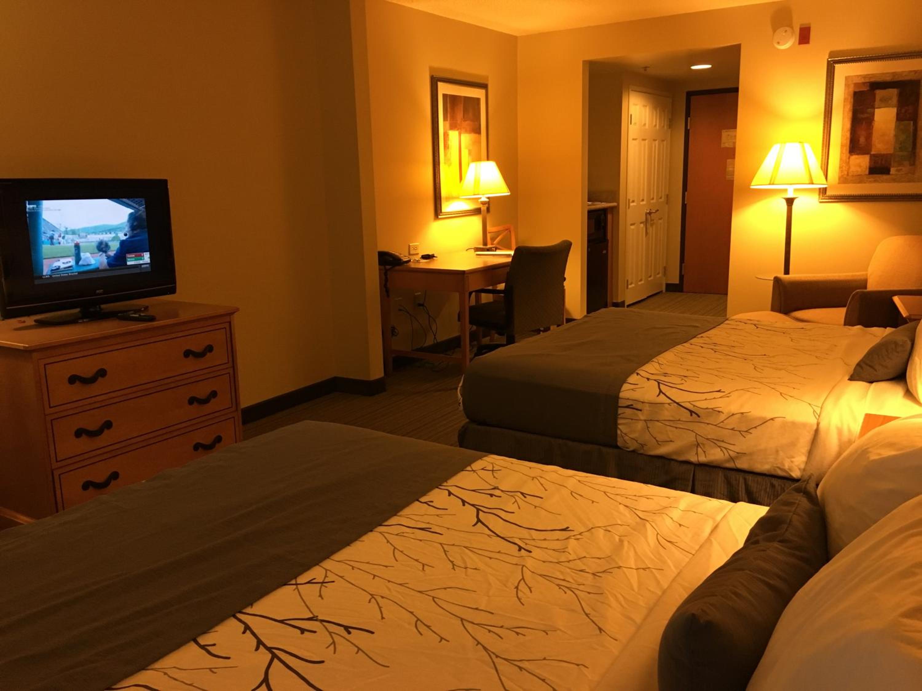 Queen Room with Two Queen Beds - Non-Smoking - Photo 1