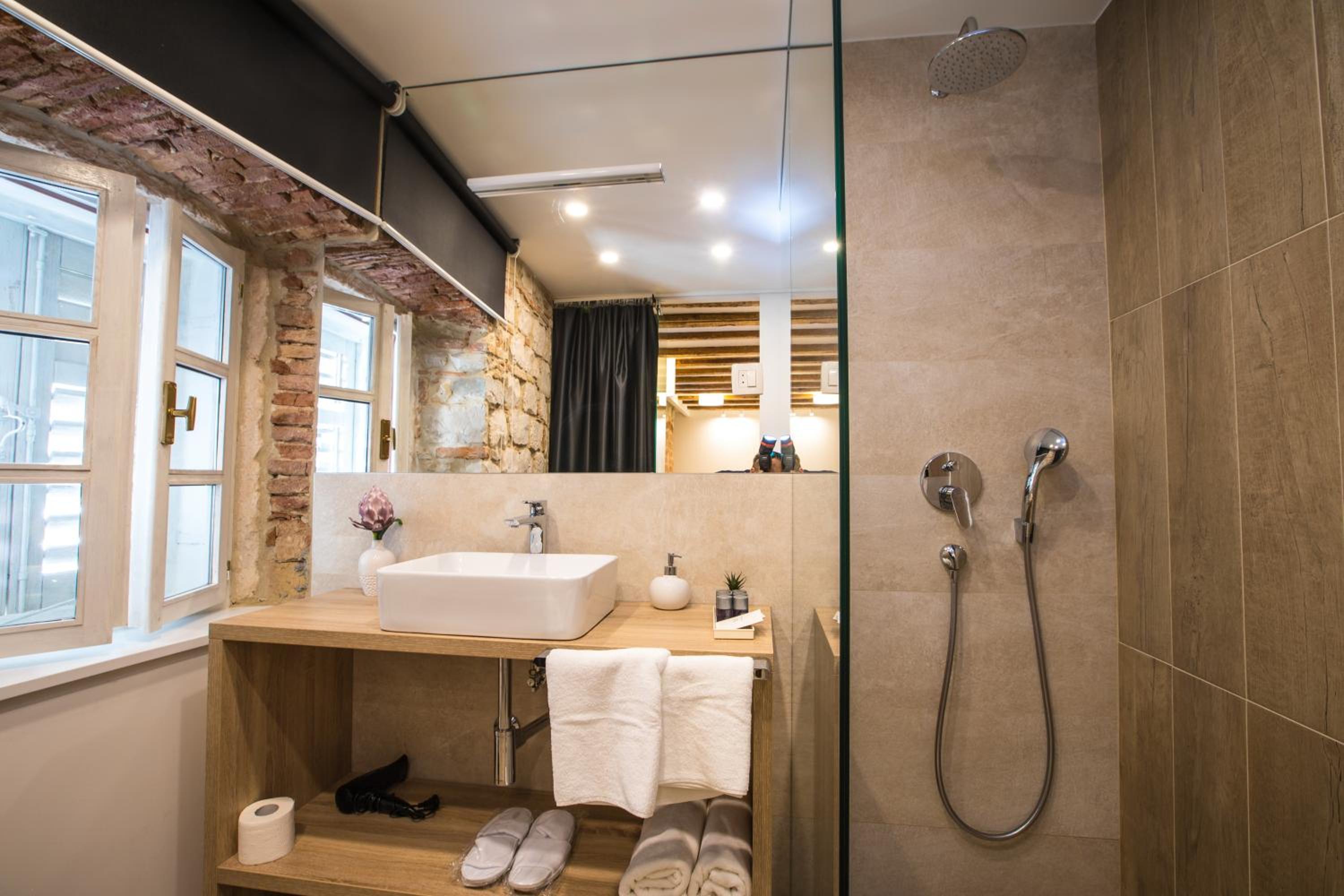 Deluxe Double or Twin Room photo 3
