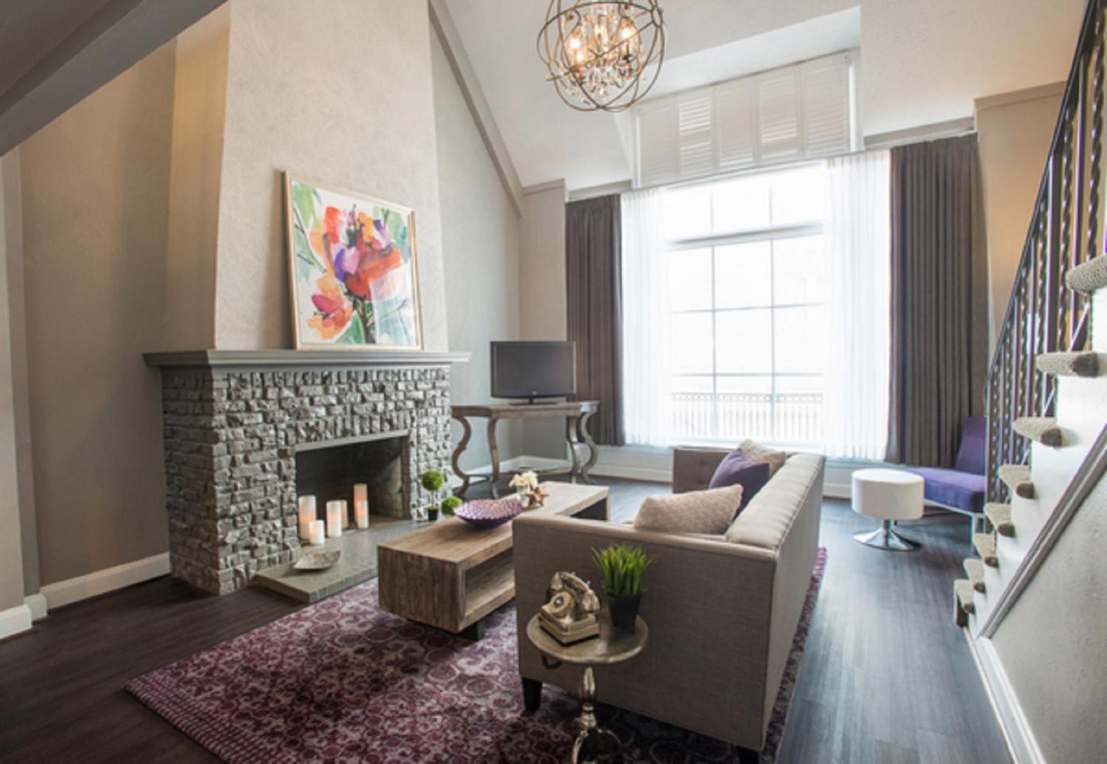 Premier Queen Loft