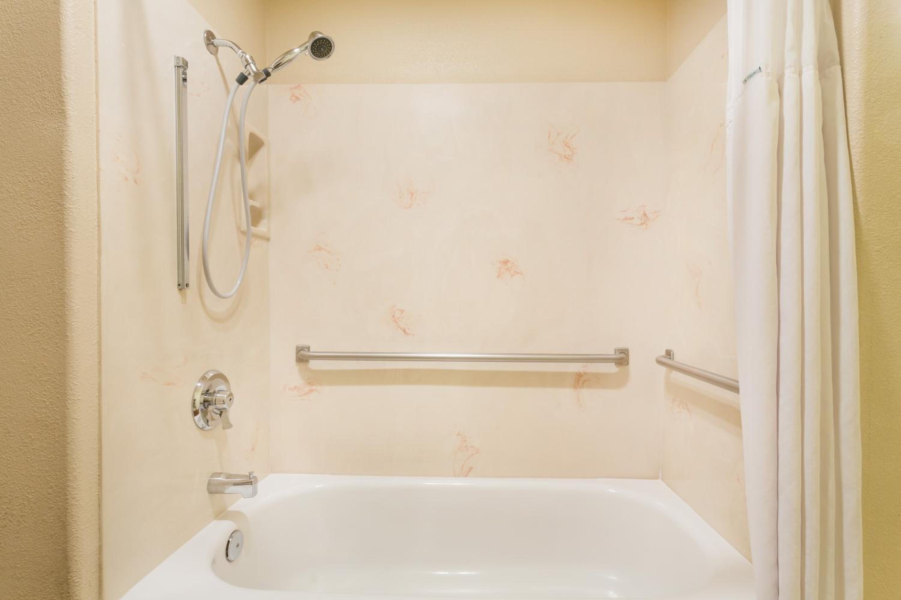 King Room with Mobility/Hearing Impaired Access - Non-Smoking - Photo 2