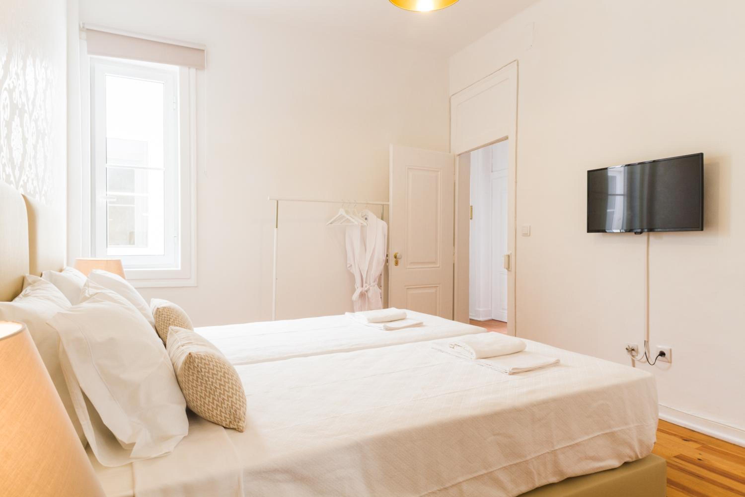 Standard Twin Room with Shared Bathroom photo 1