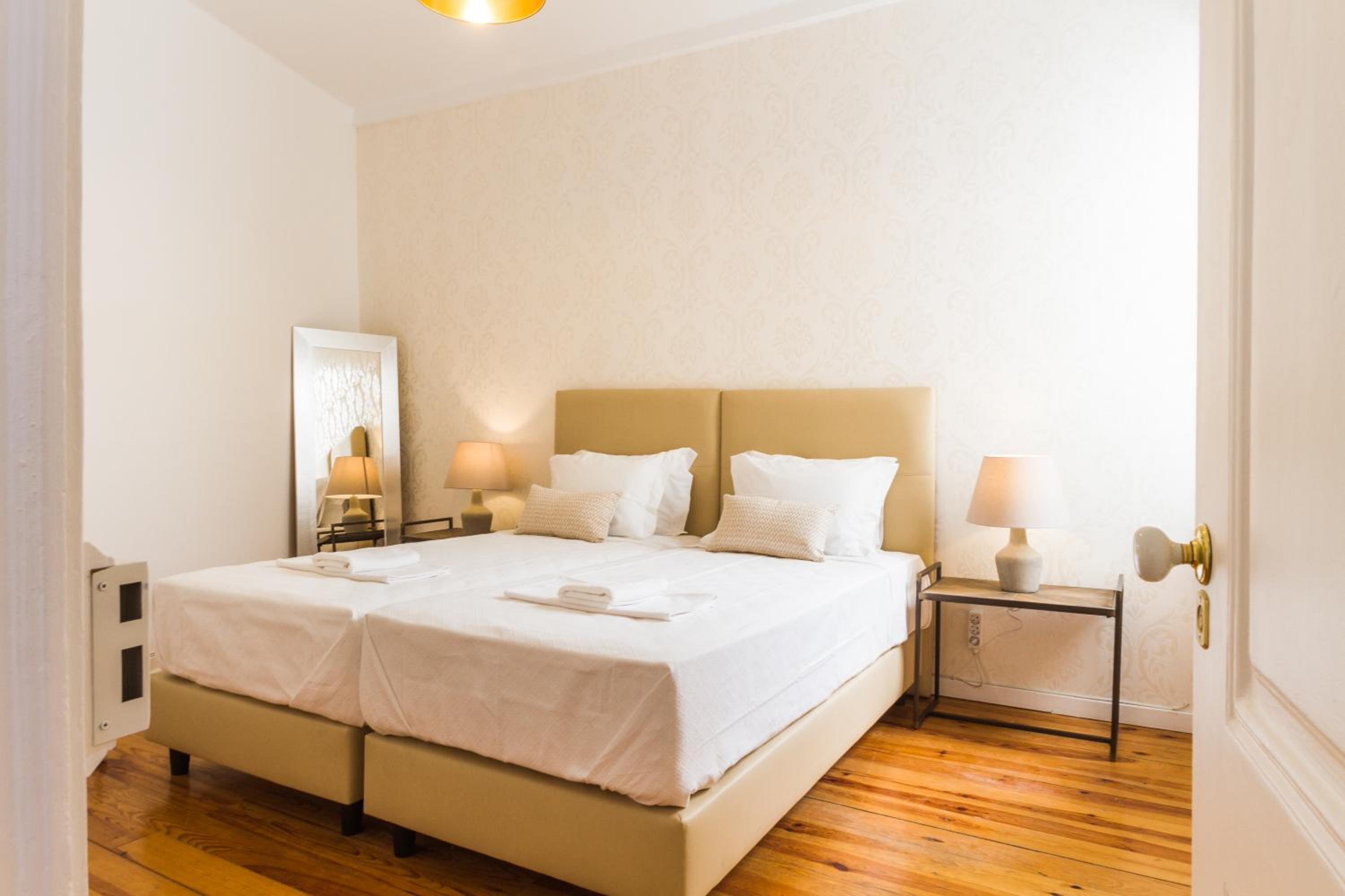 Standard Twin Room with Shared Bathroom photo 2