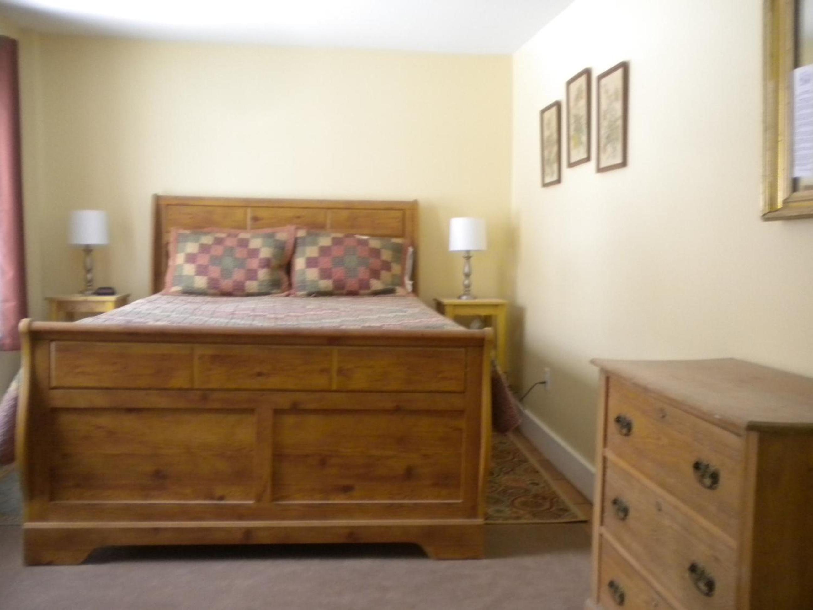Queen Room photo 1