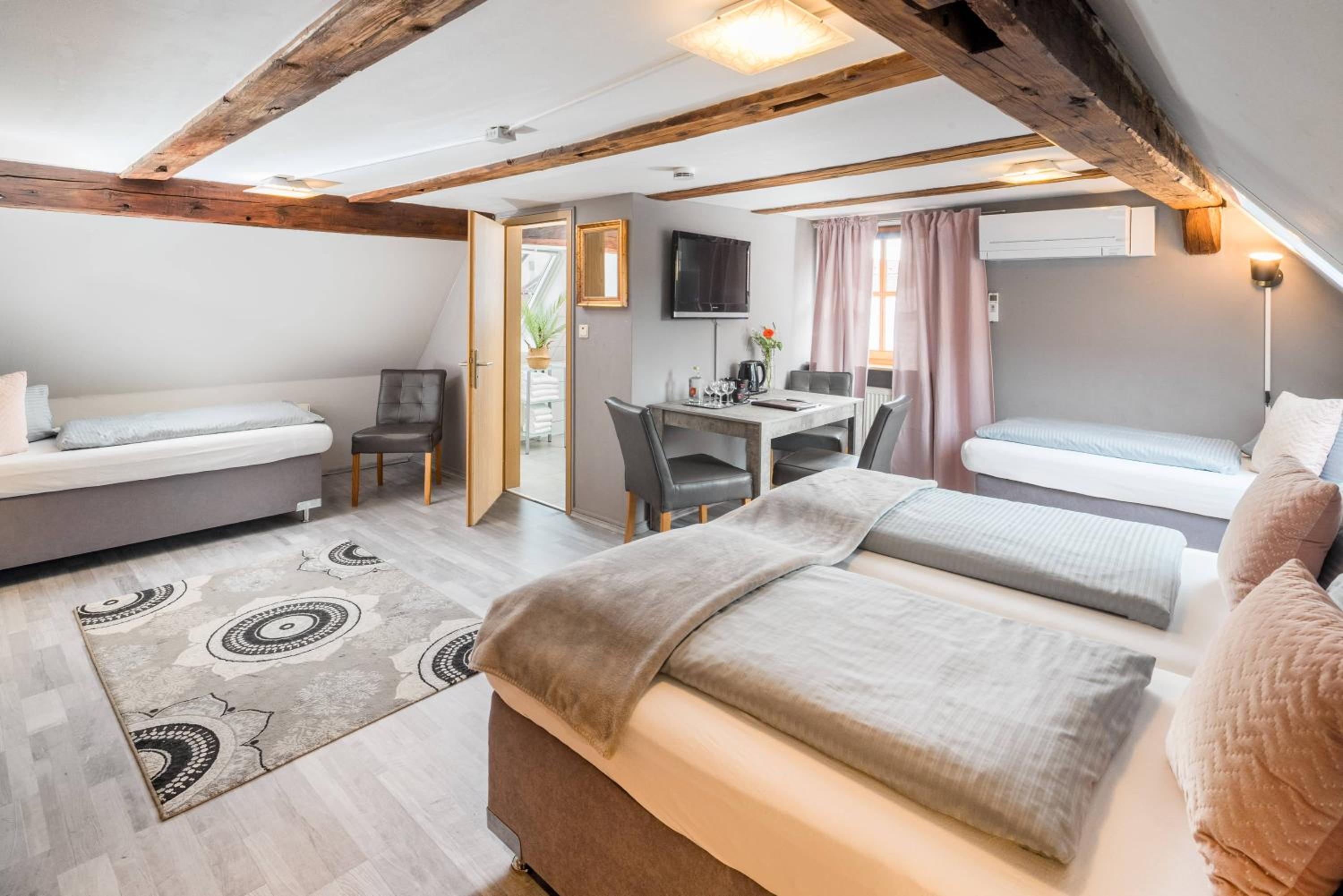 Quadruple Room with Private Bathroom