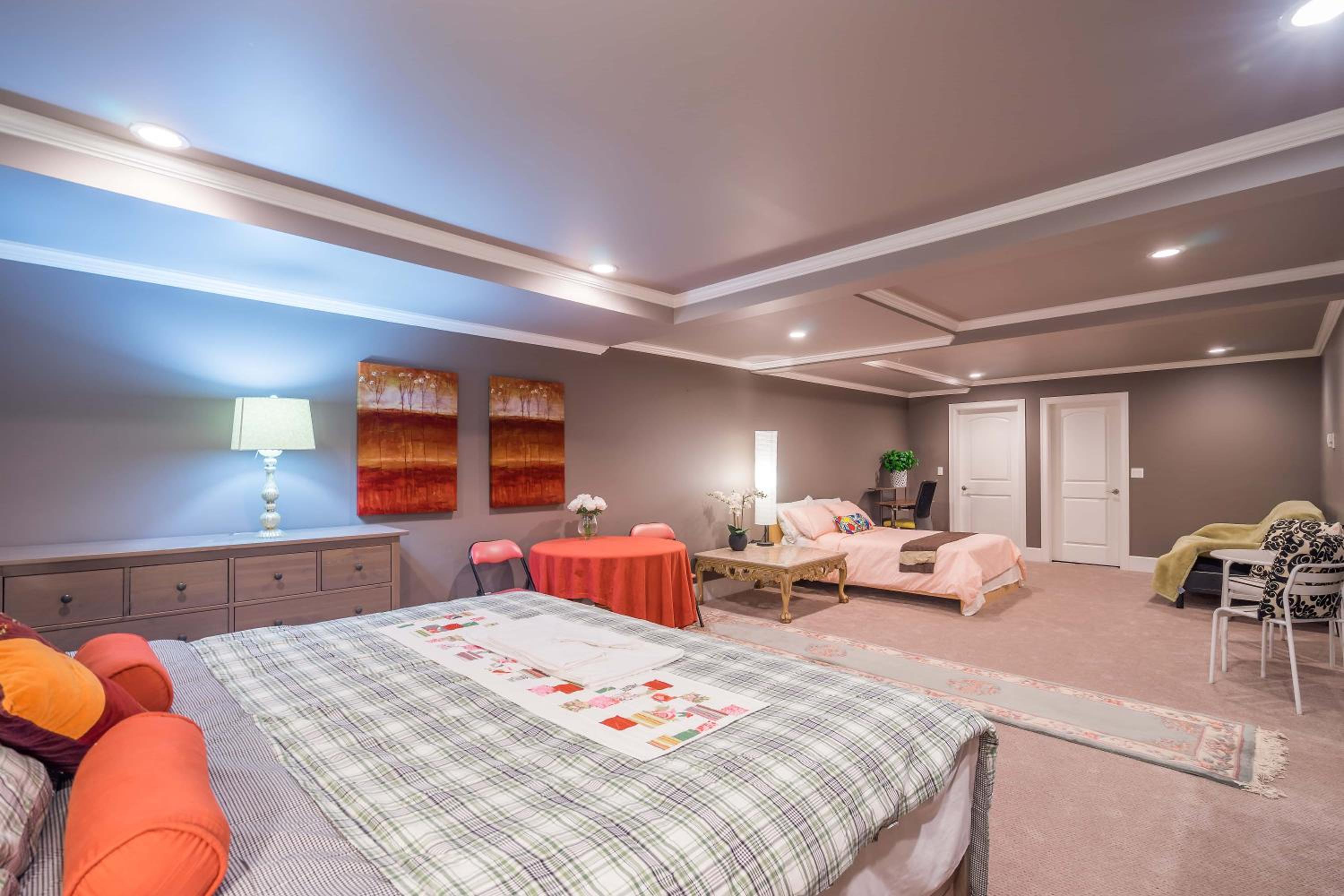 Family Room with Private Bathroom photo 3